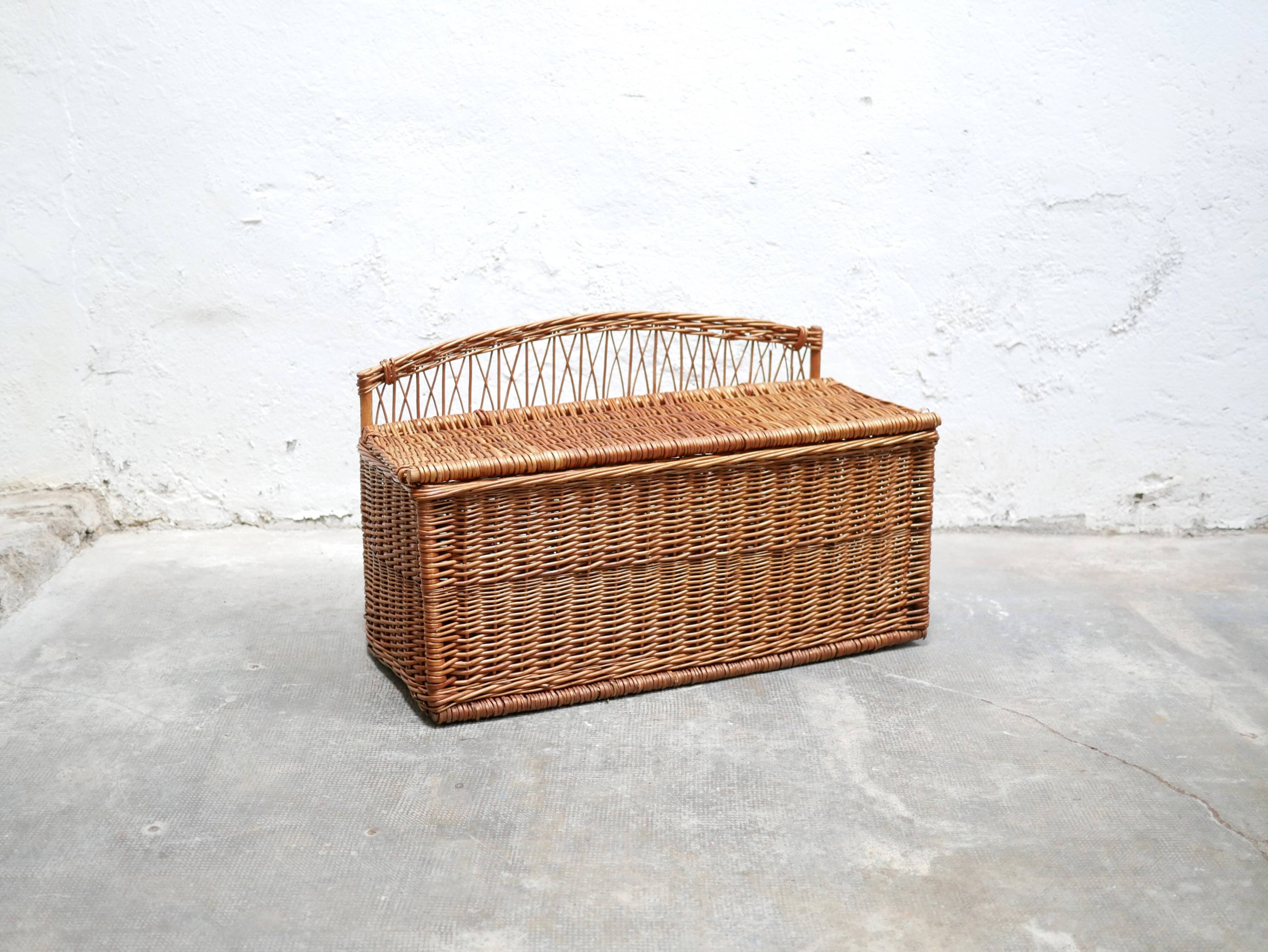 Vintage rattan bench trunk
