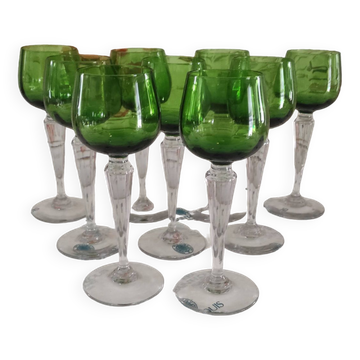 Lot de 9 verres à vin Saint-Louis non estampillés buvant vert Chartreuse