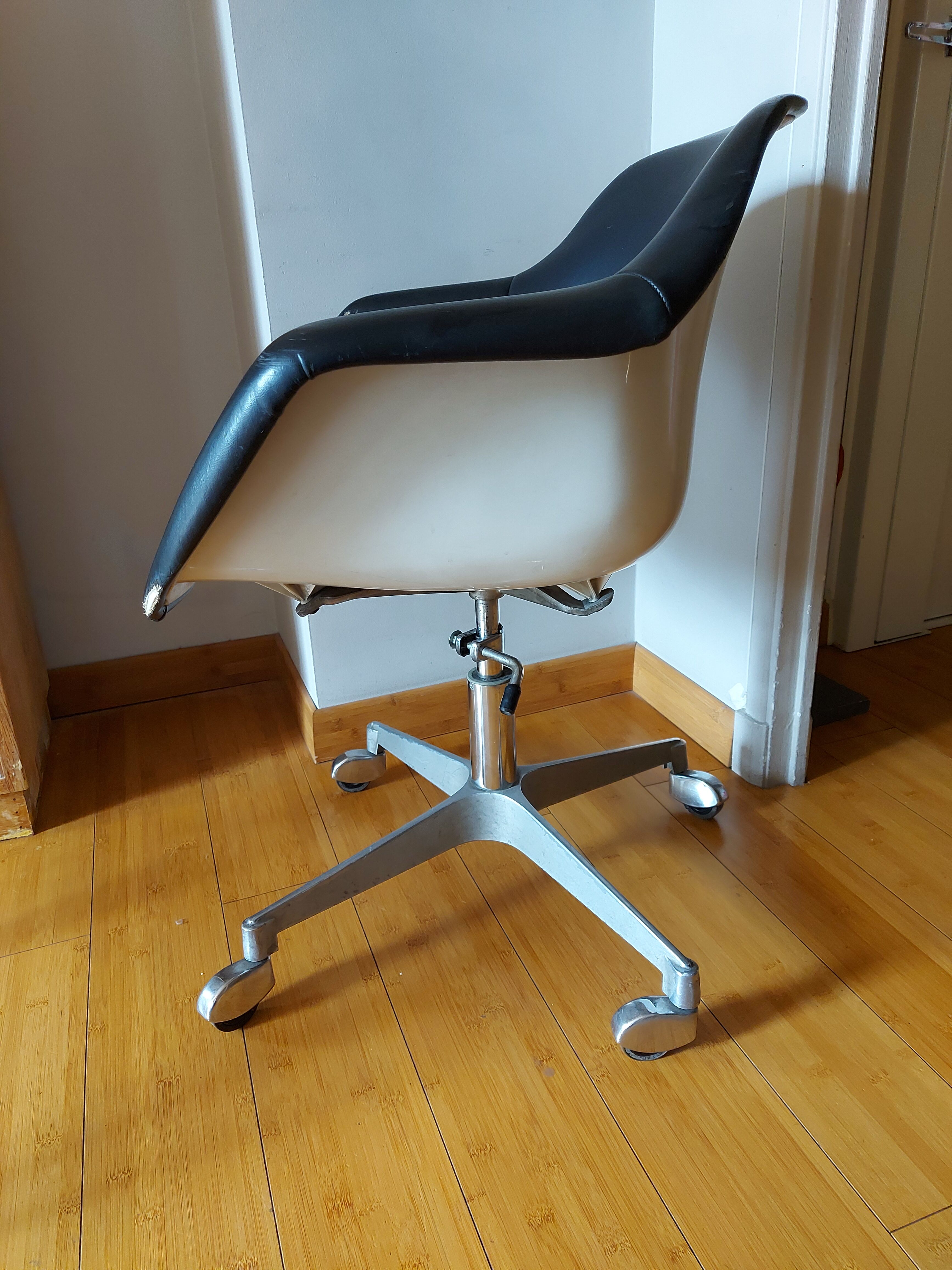 Strafor swivel-hulled office chair