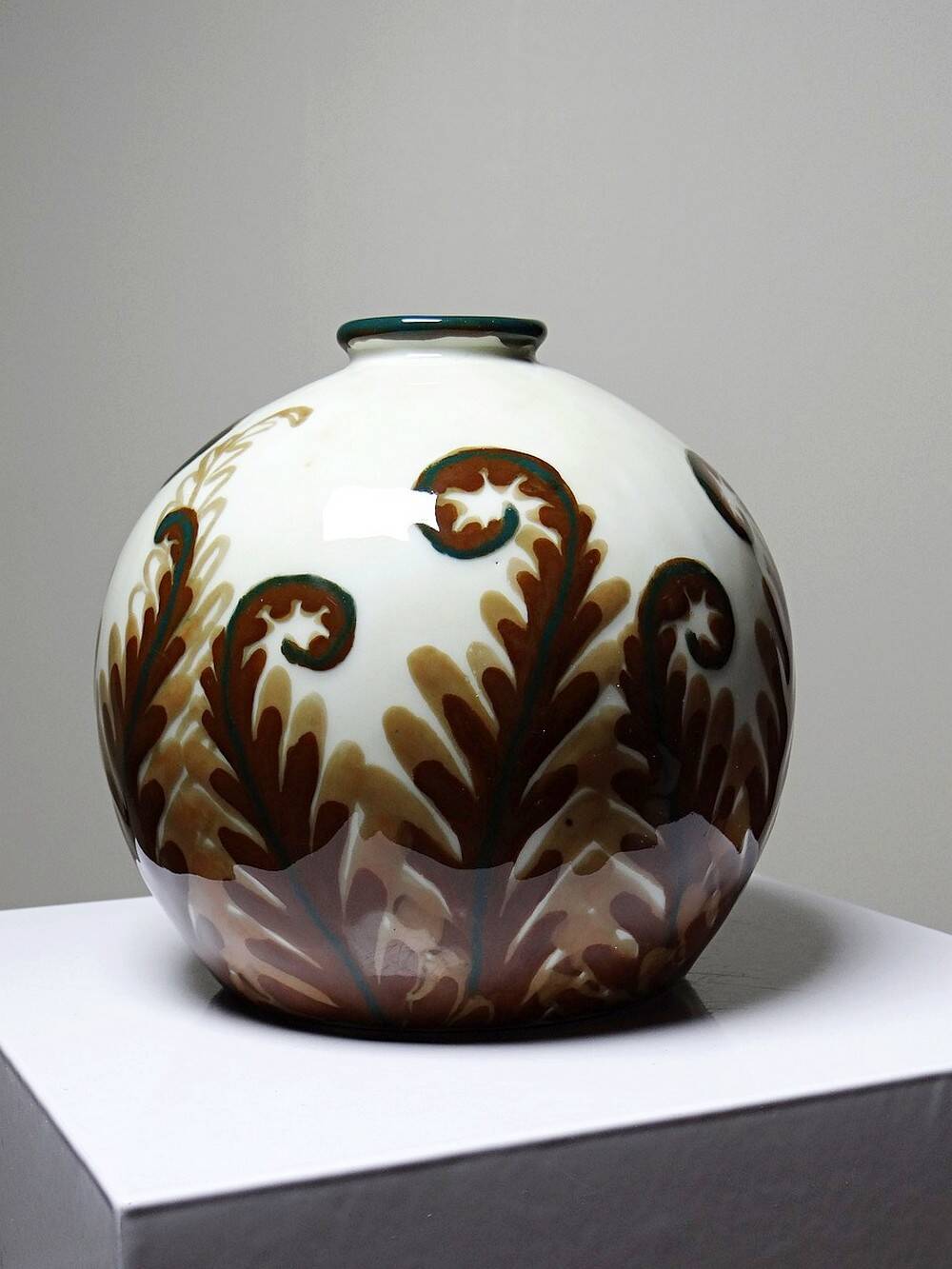 Small porcelain ball vase Tharaud Limoges circa 1920-1940