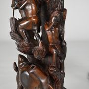 Lampe africaine en ébène sculpté, "Chasseurs, buffle et crocodile"