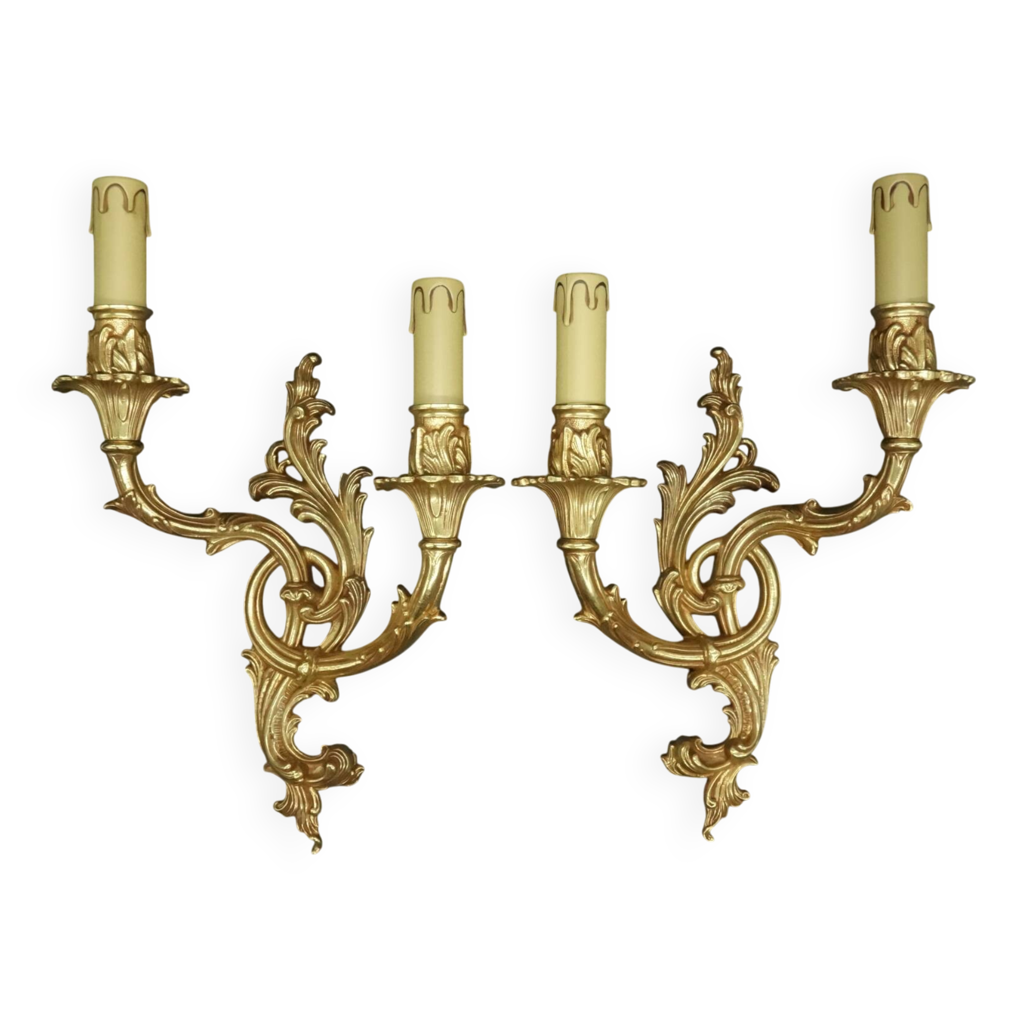 Large pair of Rocaille / Rococo / Baroque style wall lights - gilded bronze