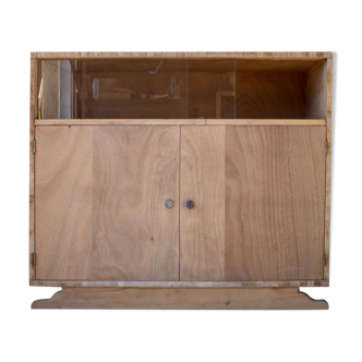 Low glass display cabinet