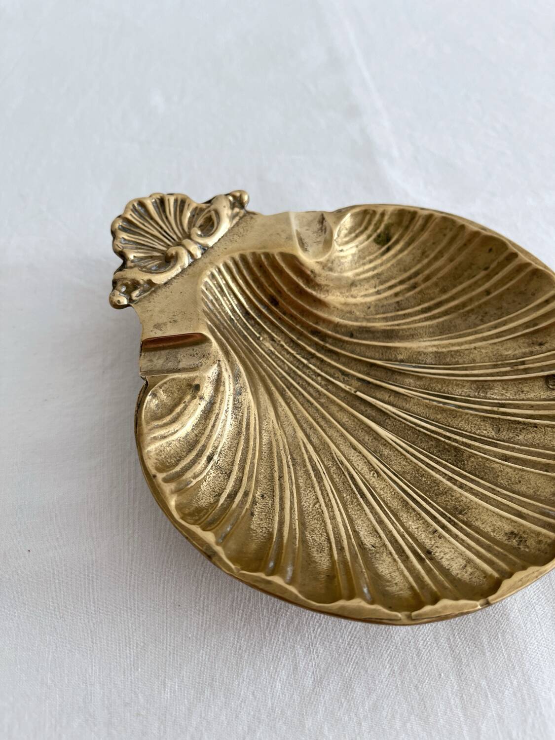 Vintage bronze shell ashtray