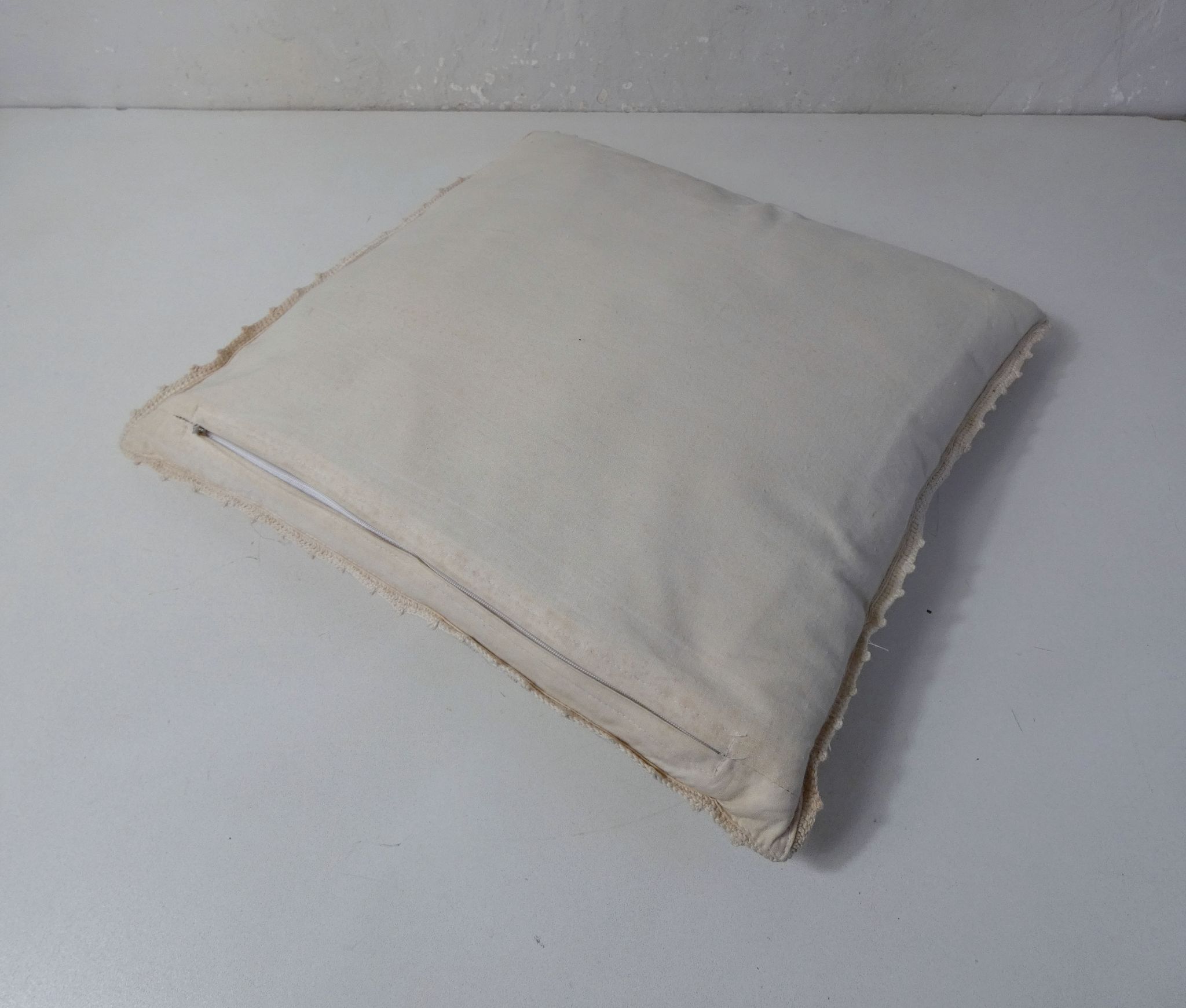 Coussins au crochet écru vintage