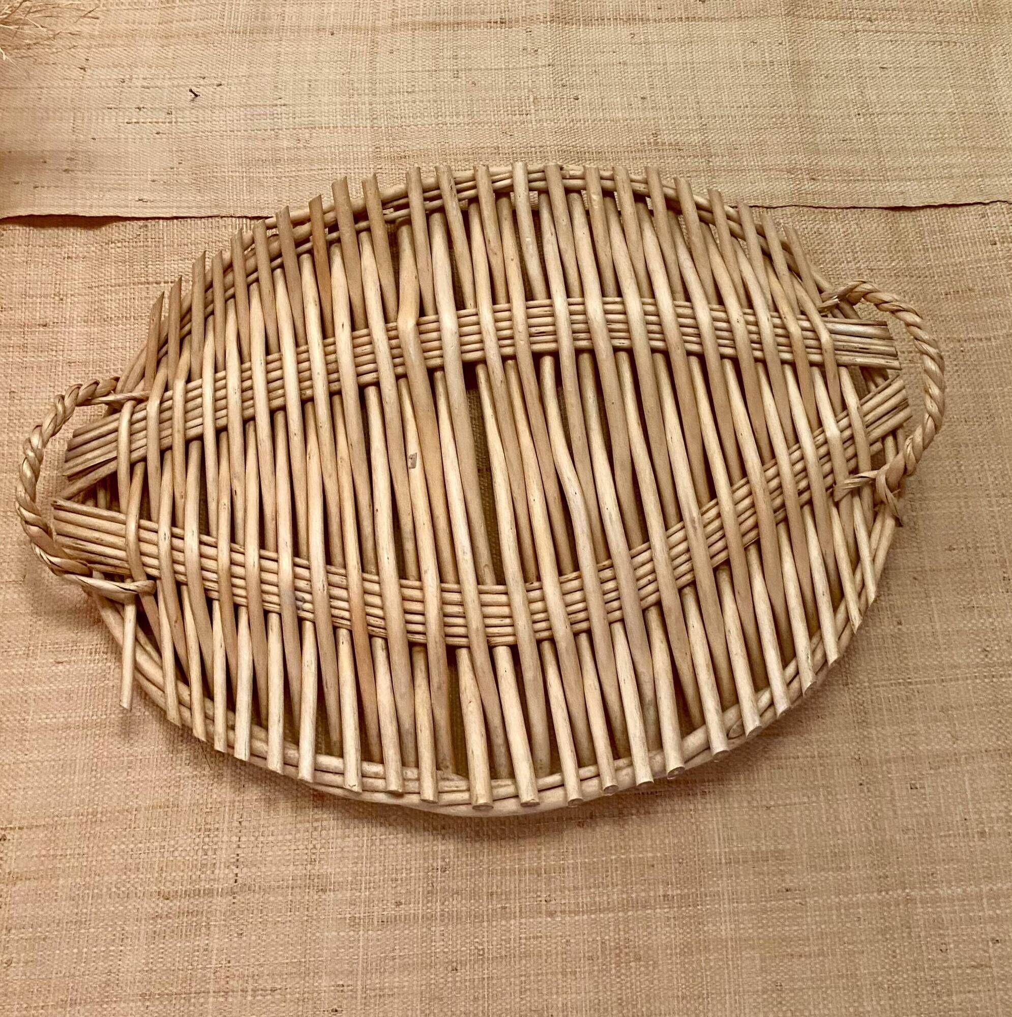 Wicker plateau with 2 handles