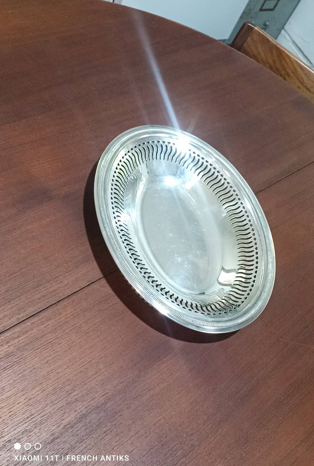 basket, silver-plated metal, moulded and chiseled with a gadrooned frieze