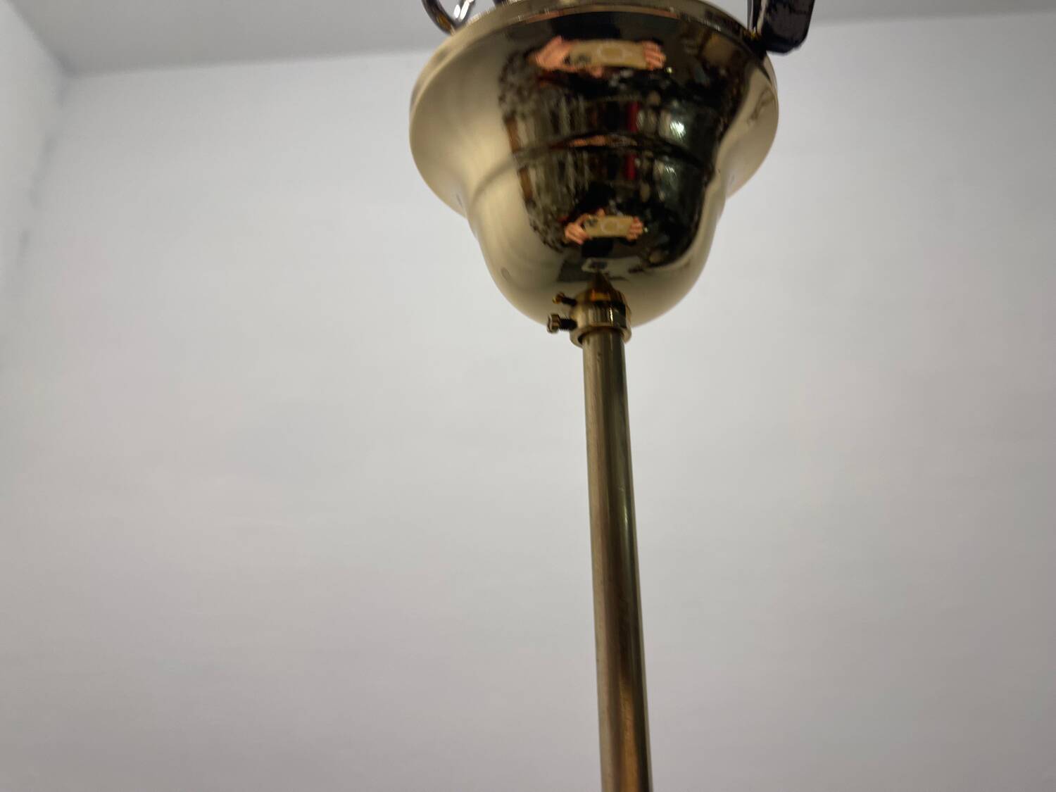Suspension lumineuse en verre opalin Stilnovo années 1950