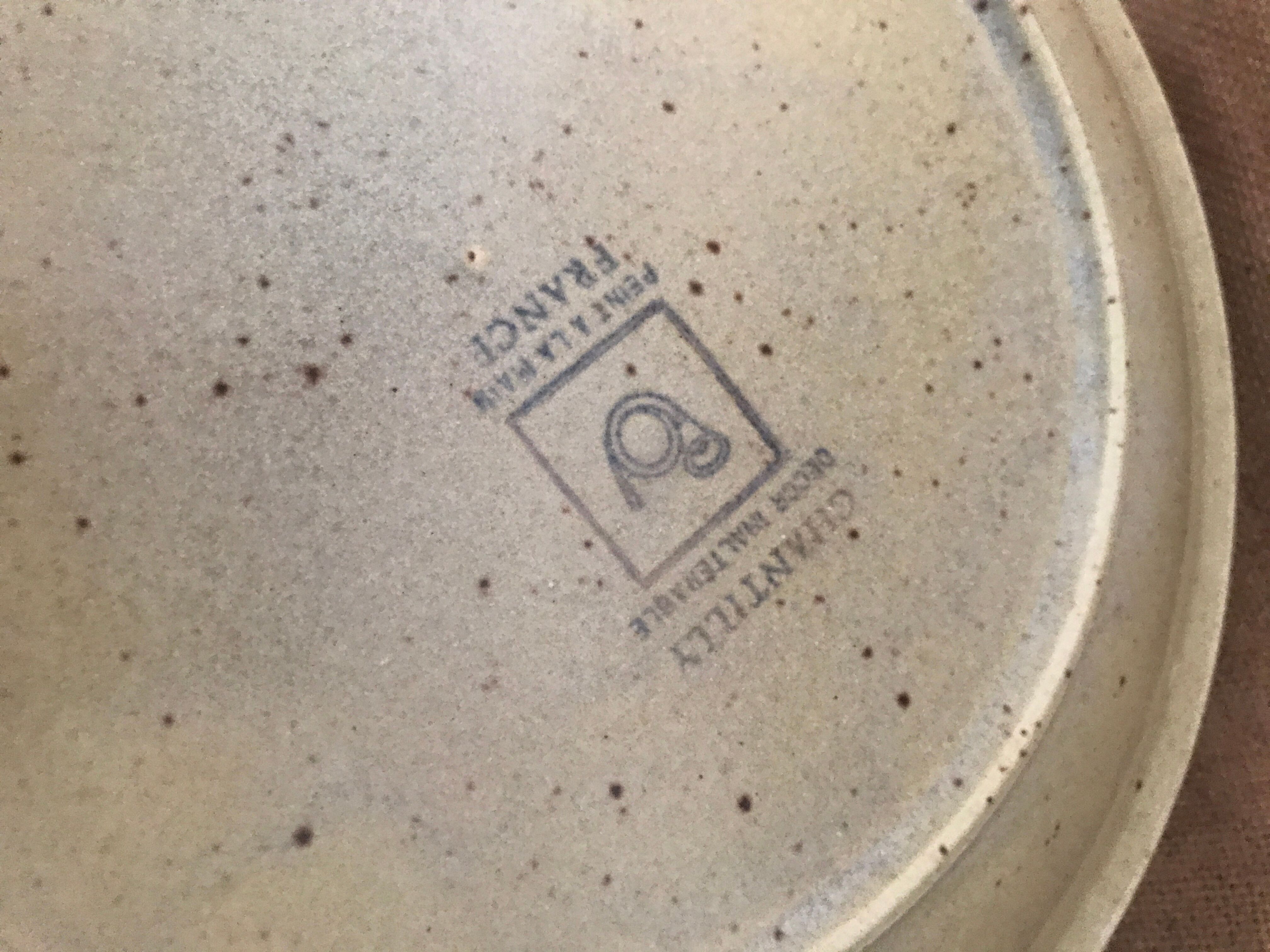 8 flat plates in Chantilly sandstone