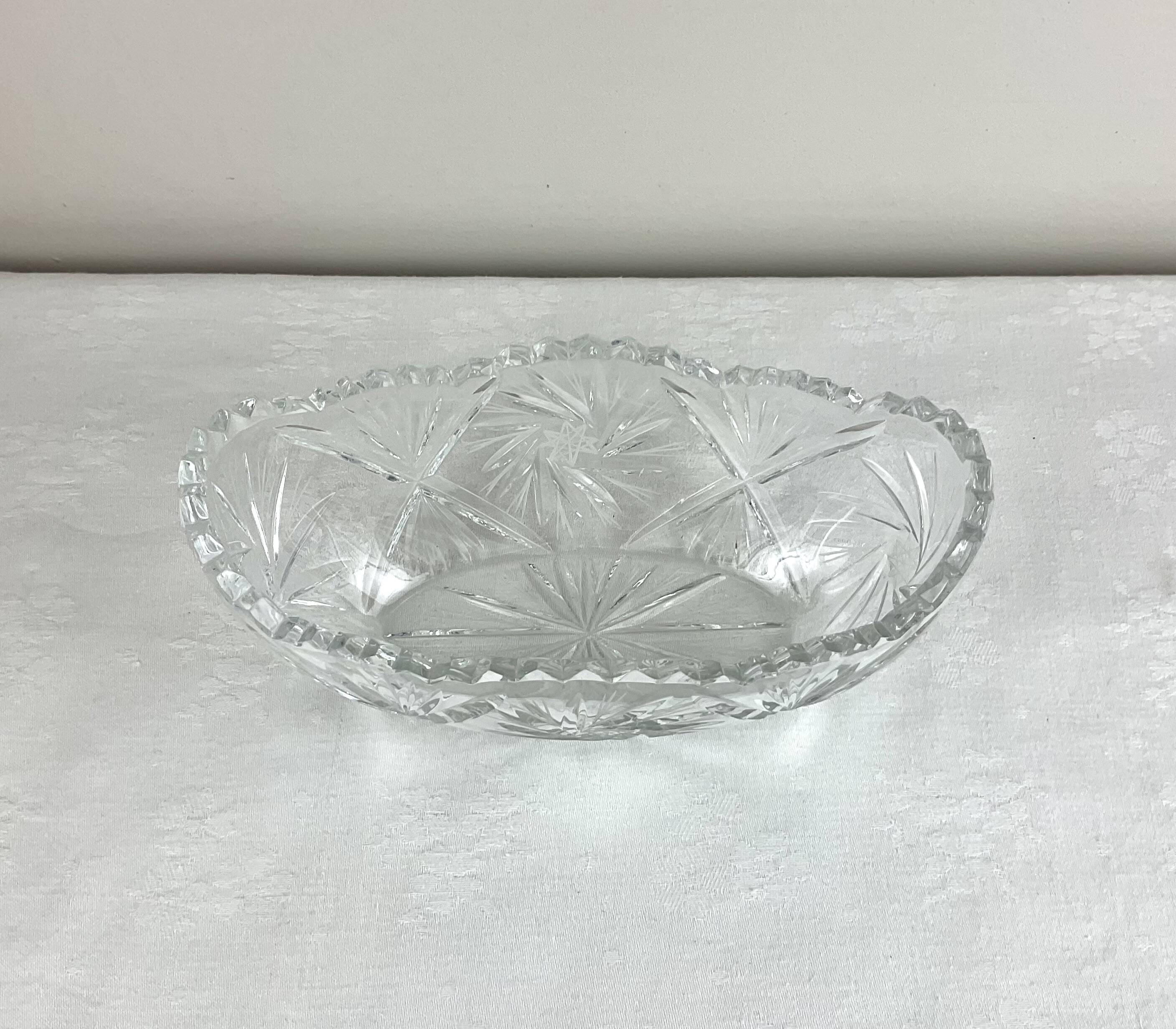 Oval glass bowl, empty pockets
