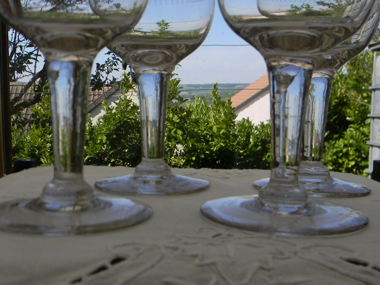 Set of 4 old balloon glasses in blown glass, engraved frieze