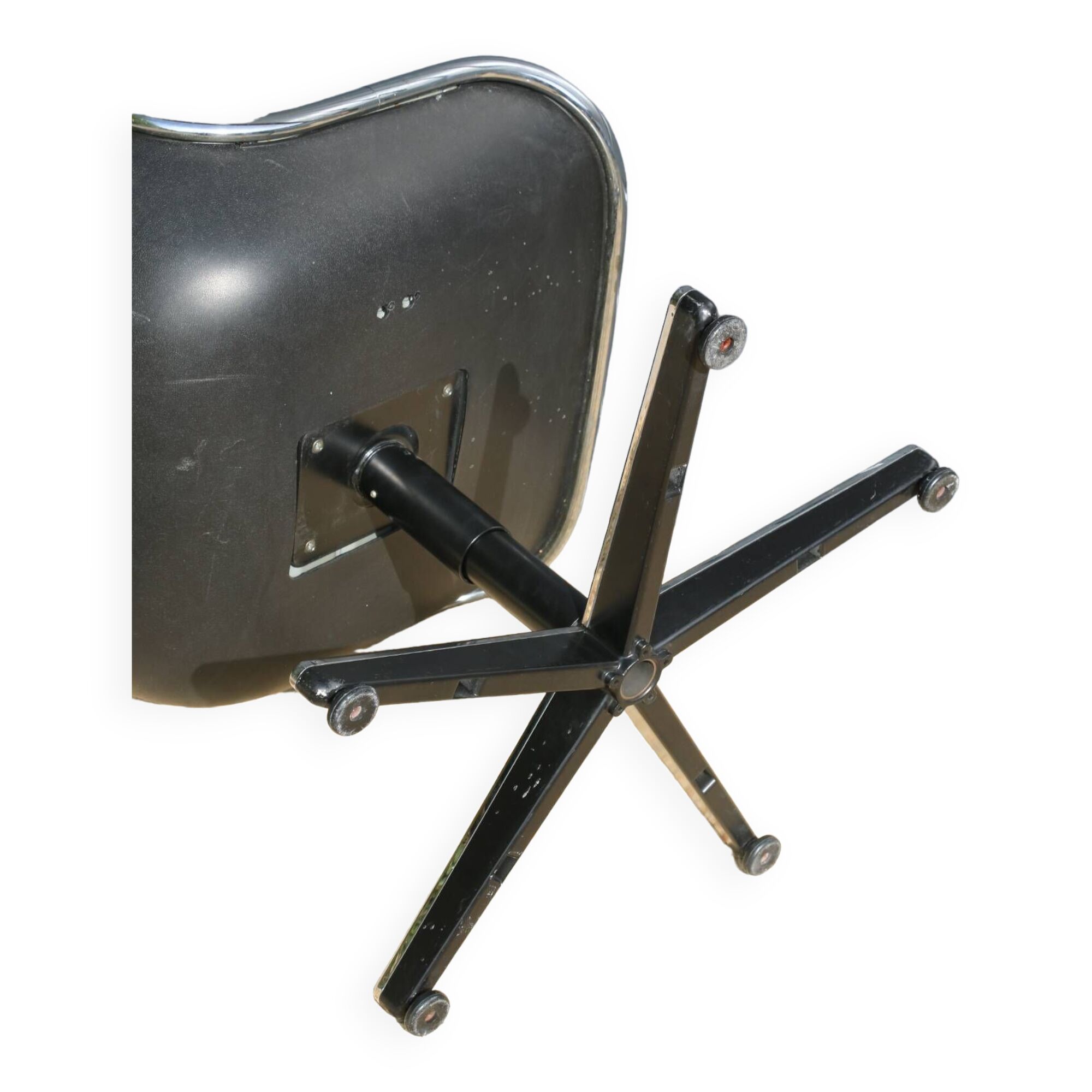Pollock leather chair