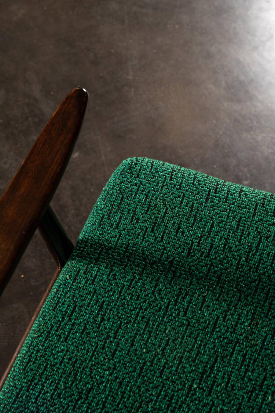 Boomerang chair in green fabric