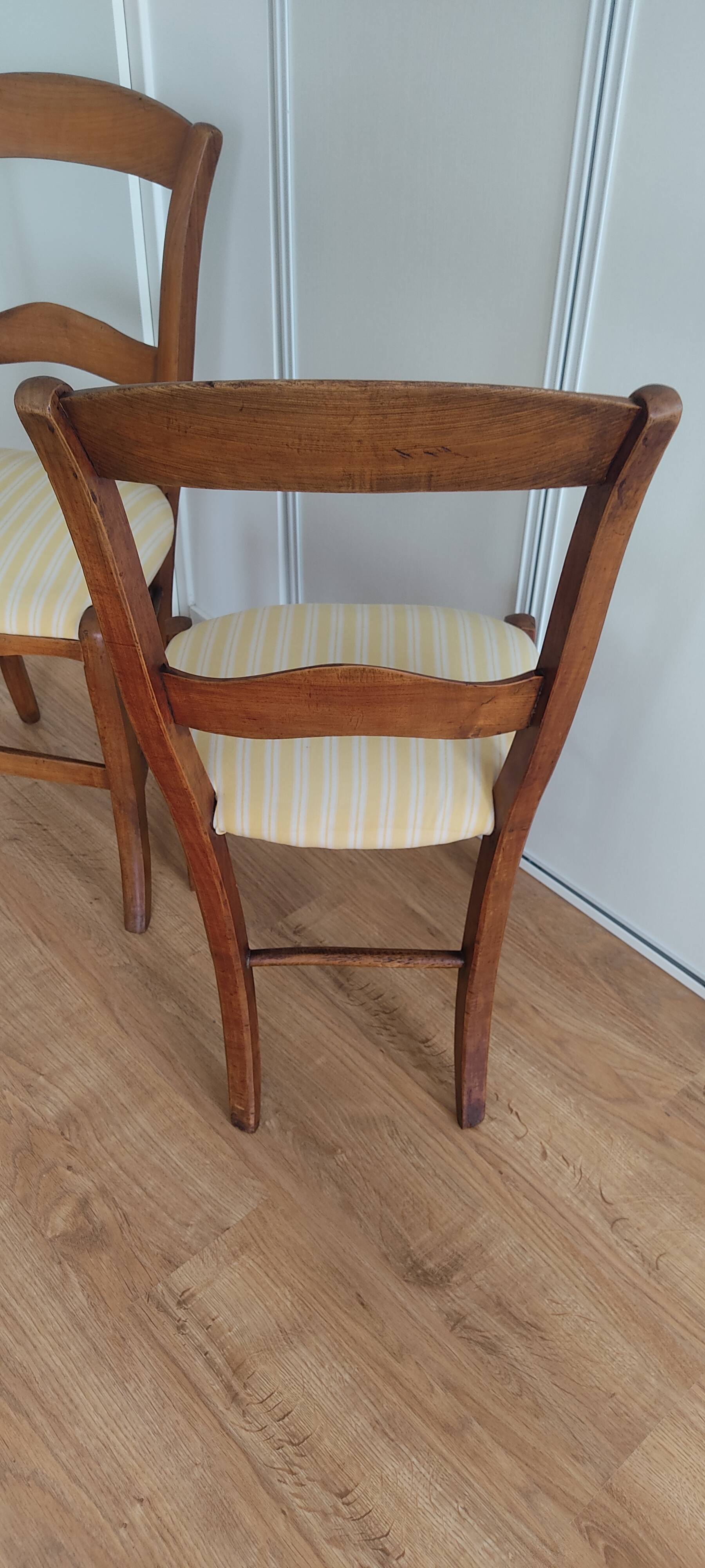 pair of chairs