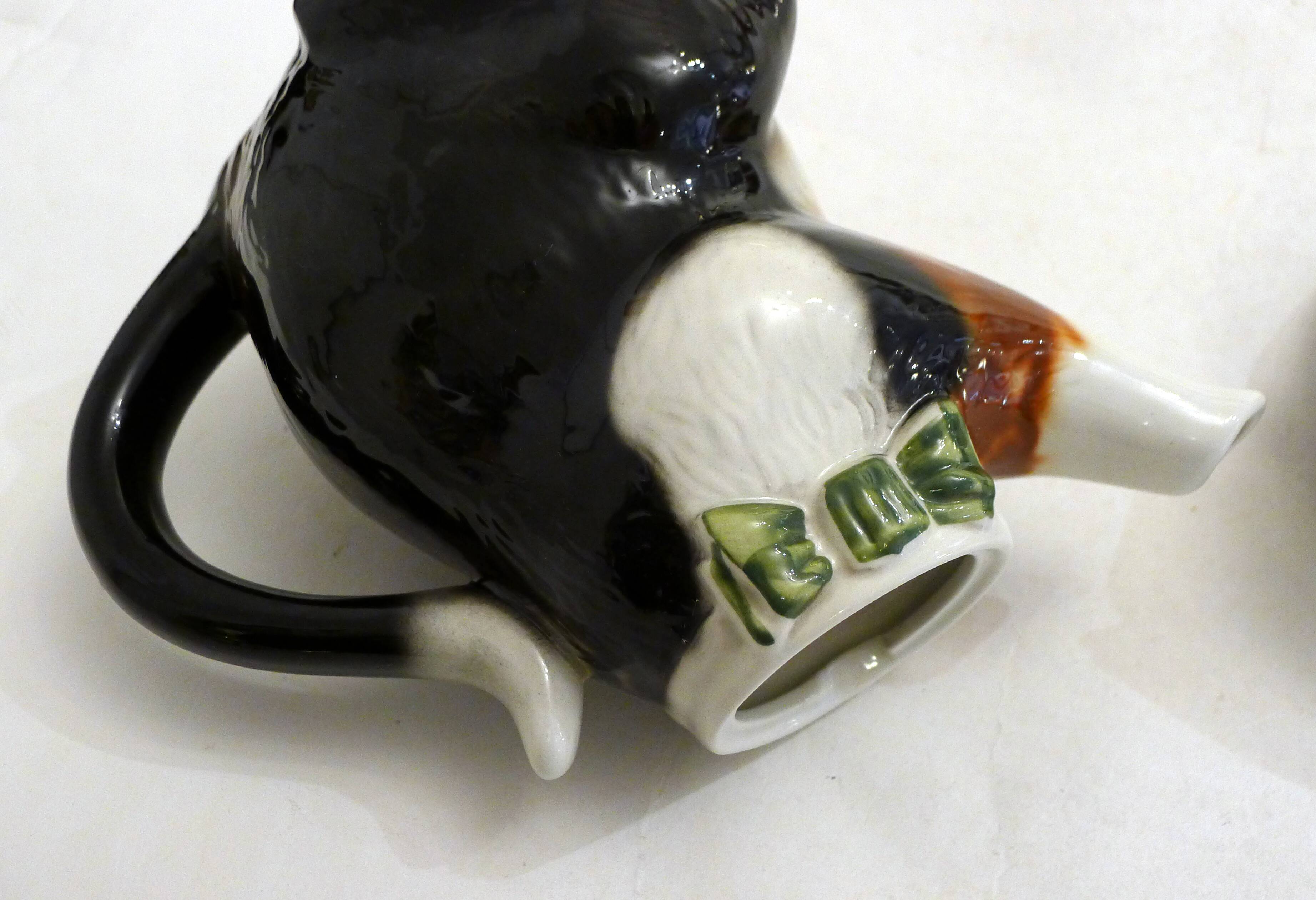 Large zoomorphic cat teapot, in vintage English earthenware.