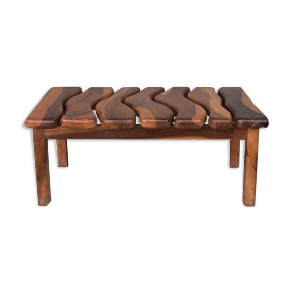 Table basse brutaliste forme libre en olivier