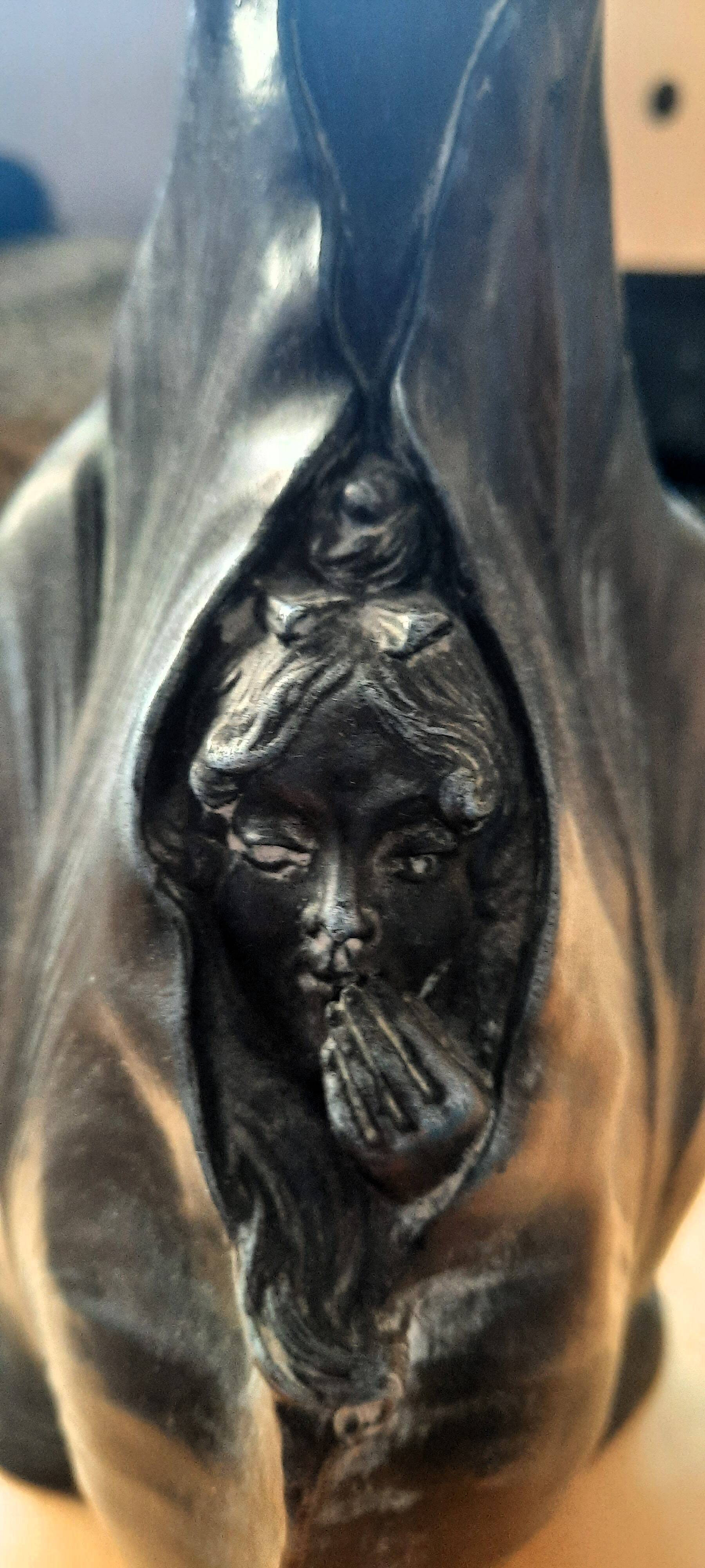 Single flower vase, Art Nouveau style, arum/calla motif and female faces.