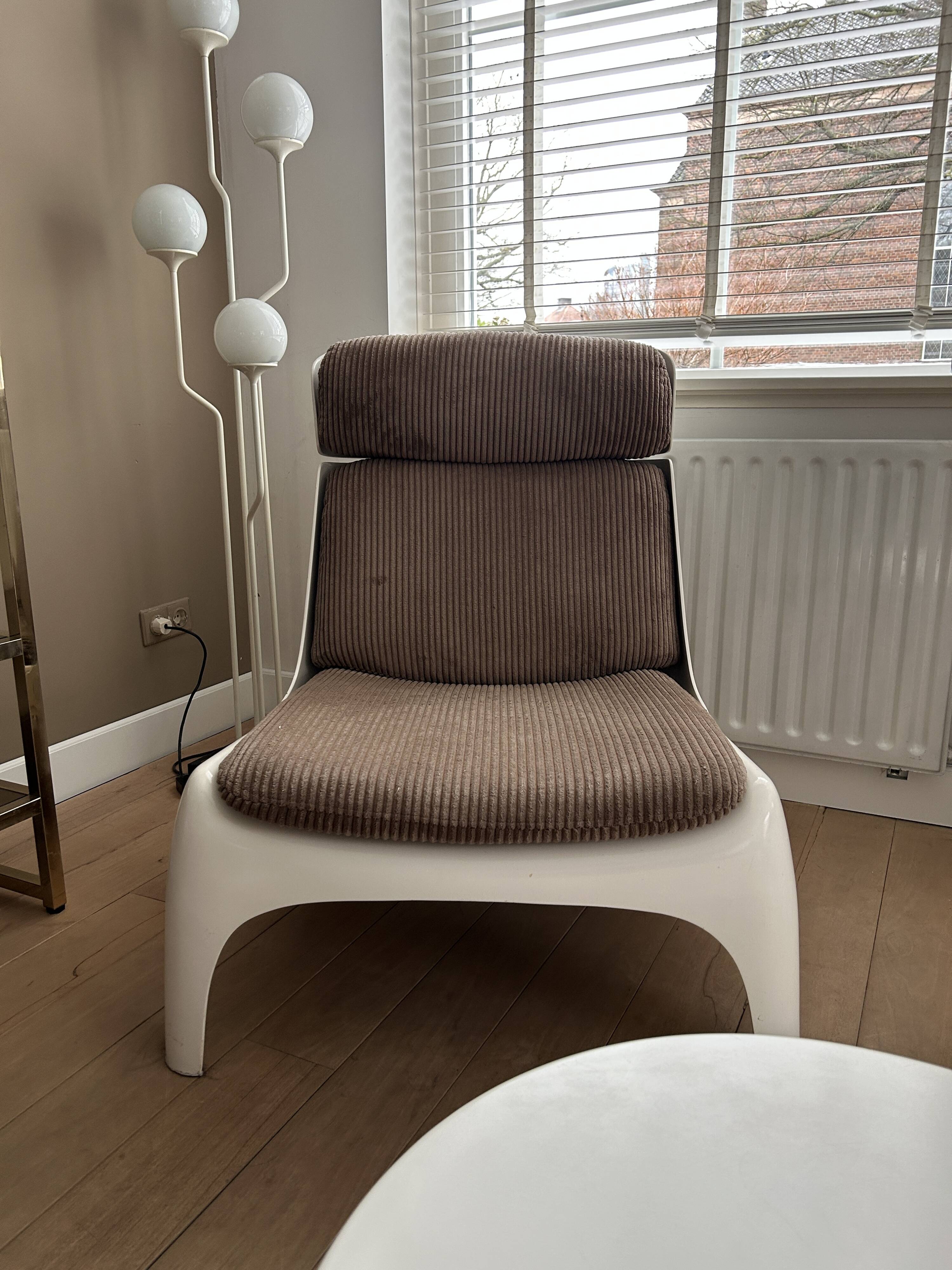 Vintage space age fauteuil van Carl Straub, Germany. Nieuw gestoffeerd!