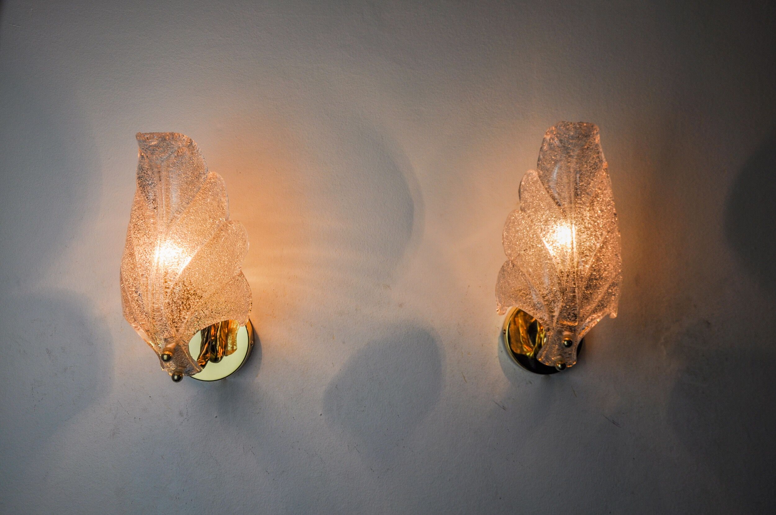 Pair of frosted leaf sconces, Murano glass, Italy, 1970