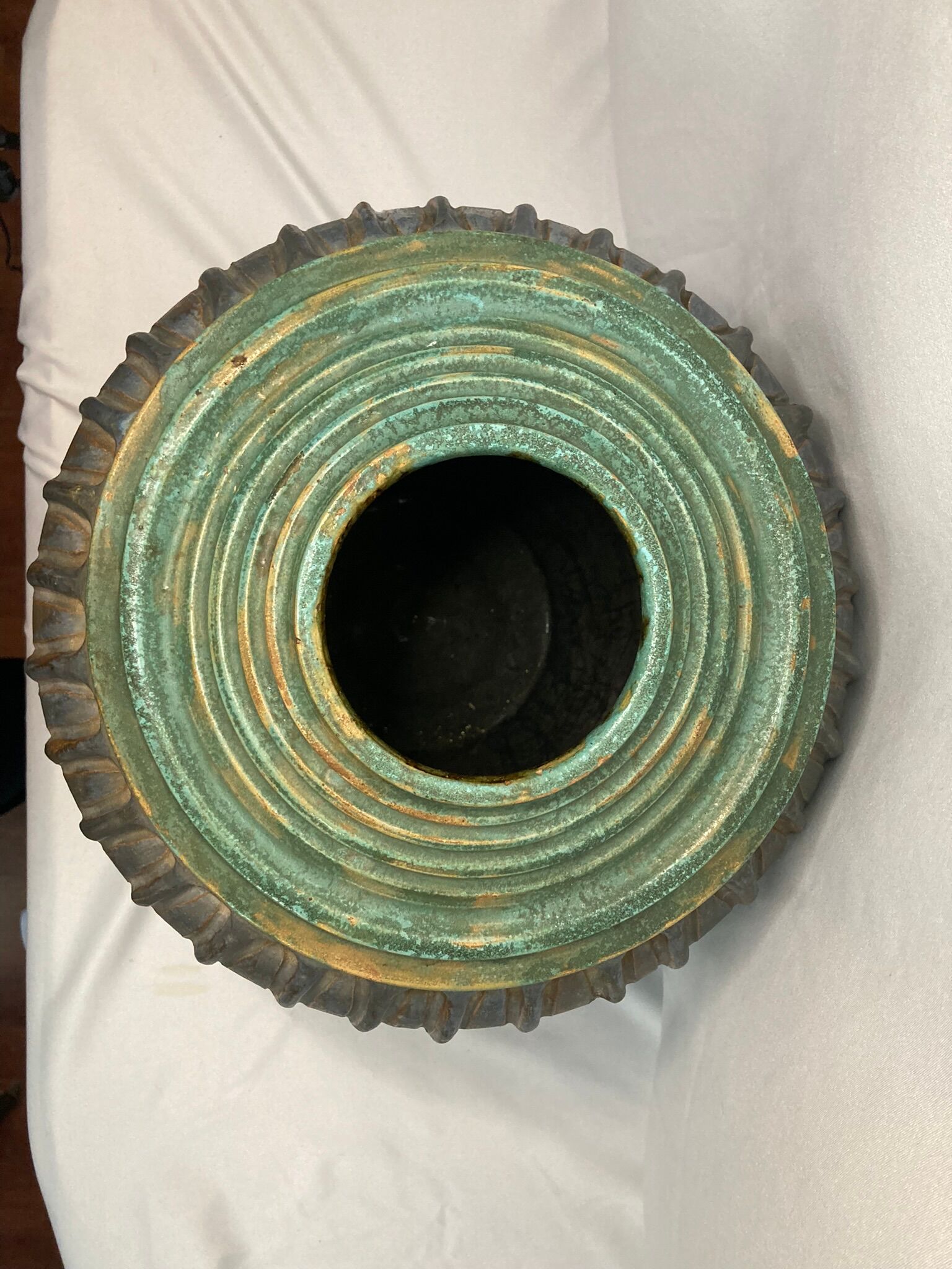 Vase boule art déco en terre cuite polychrome vers 1930