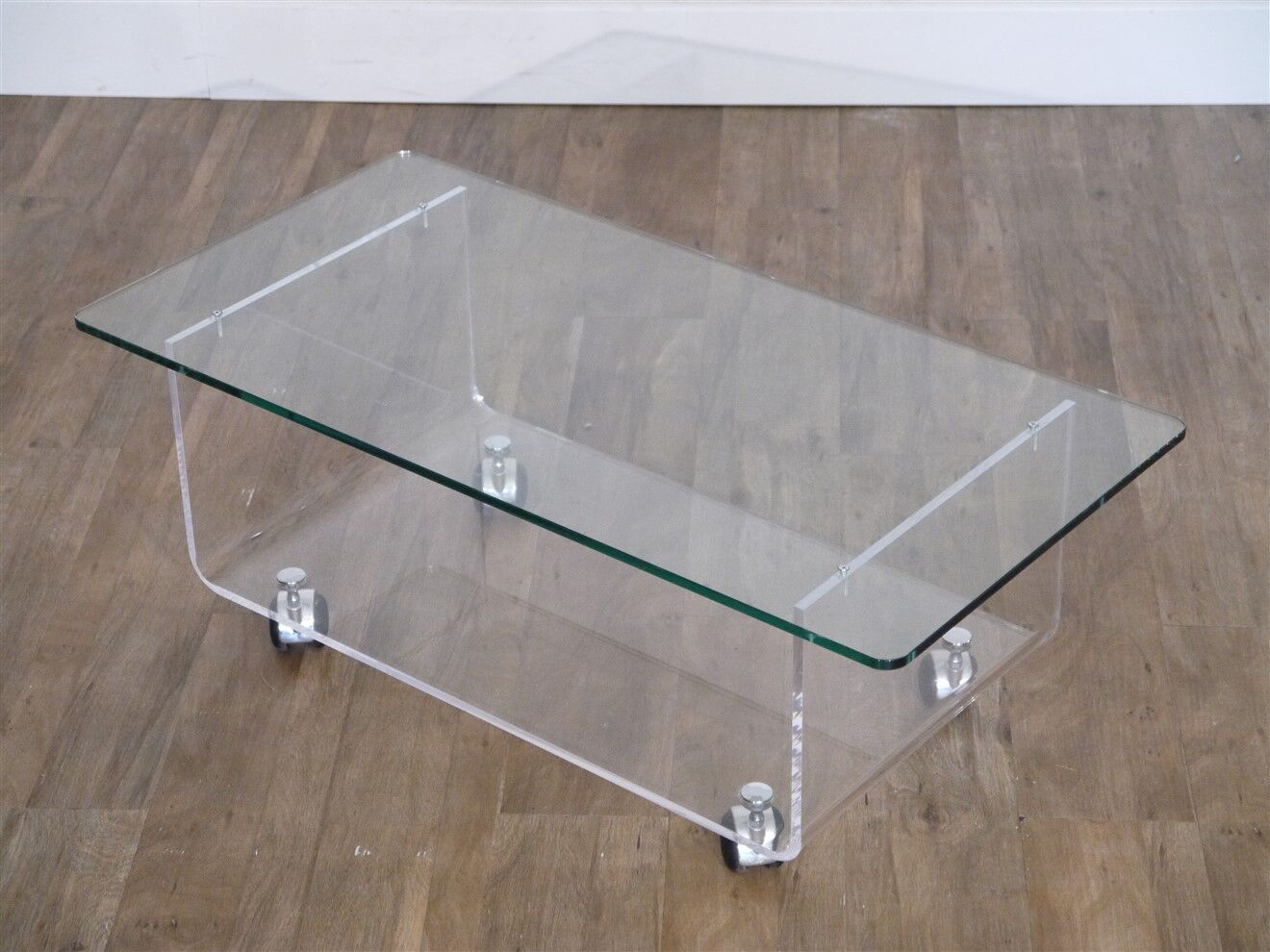 Table basse vintage en plexiglas et verre 1970