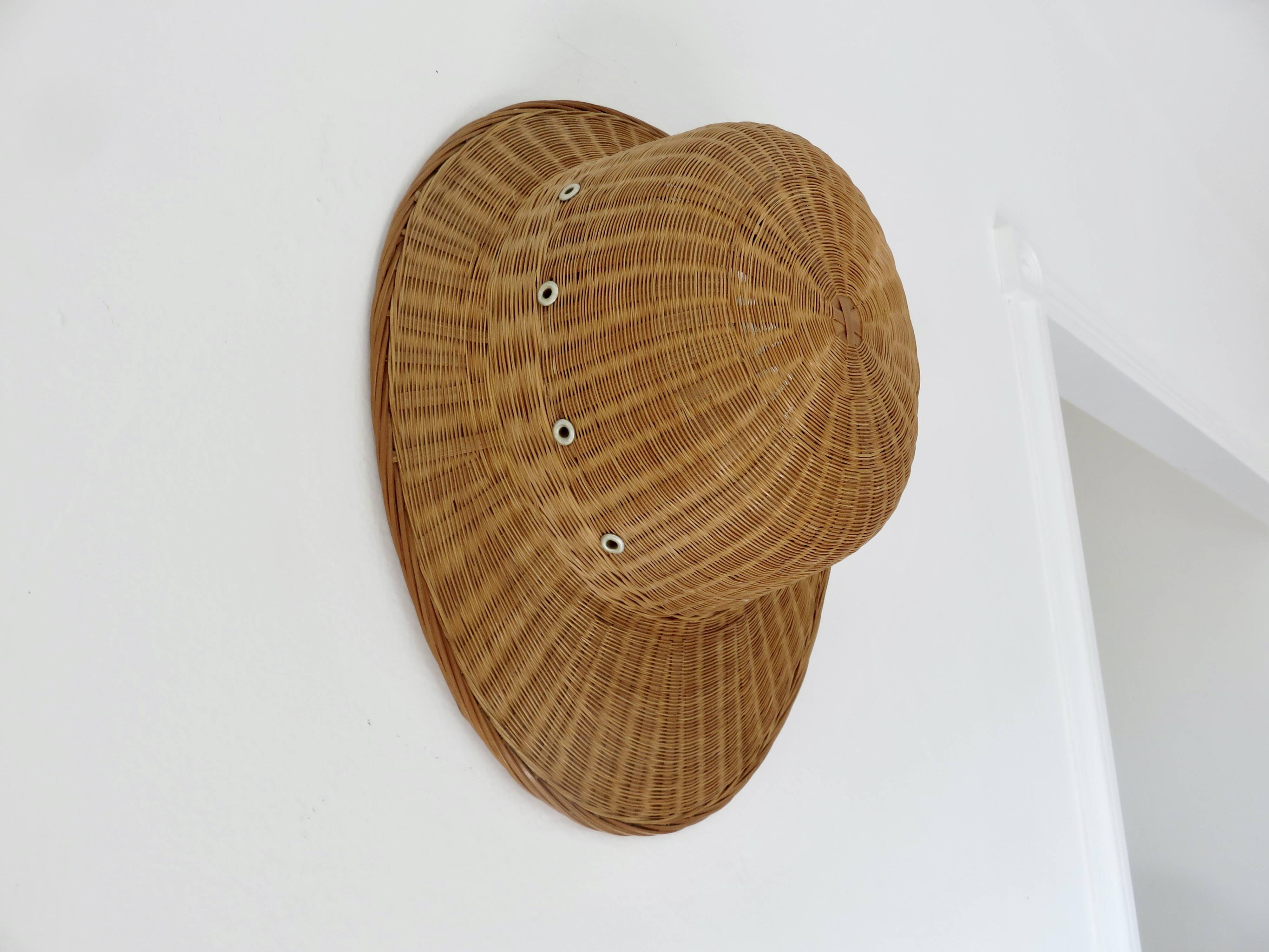 Chapeau, casque colonial, en rotin, osier, décoration murale, 1960 - 1970