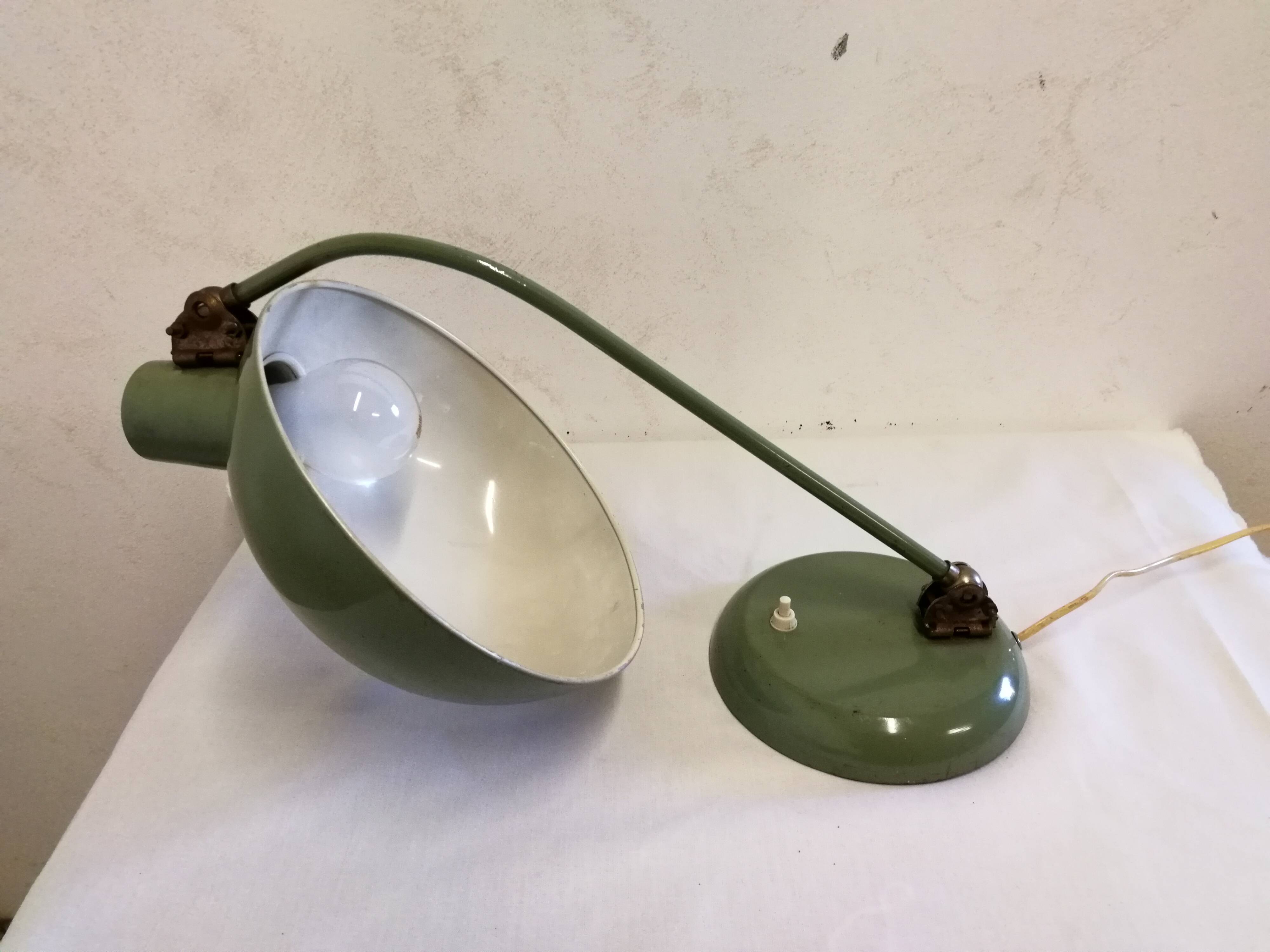 Industrial articulated desk lamp