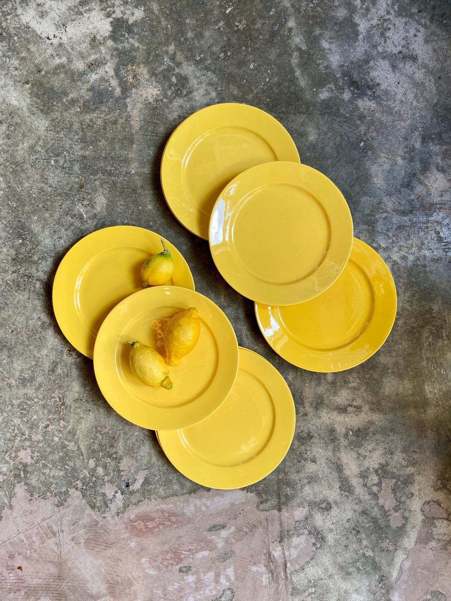 12 yellow earthenware dinner plates