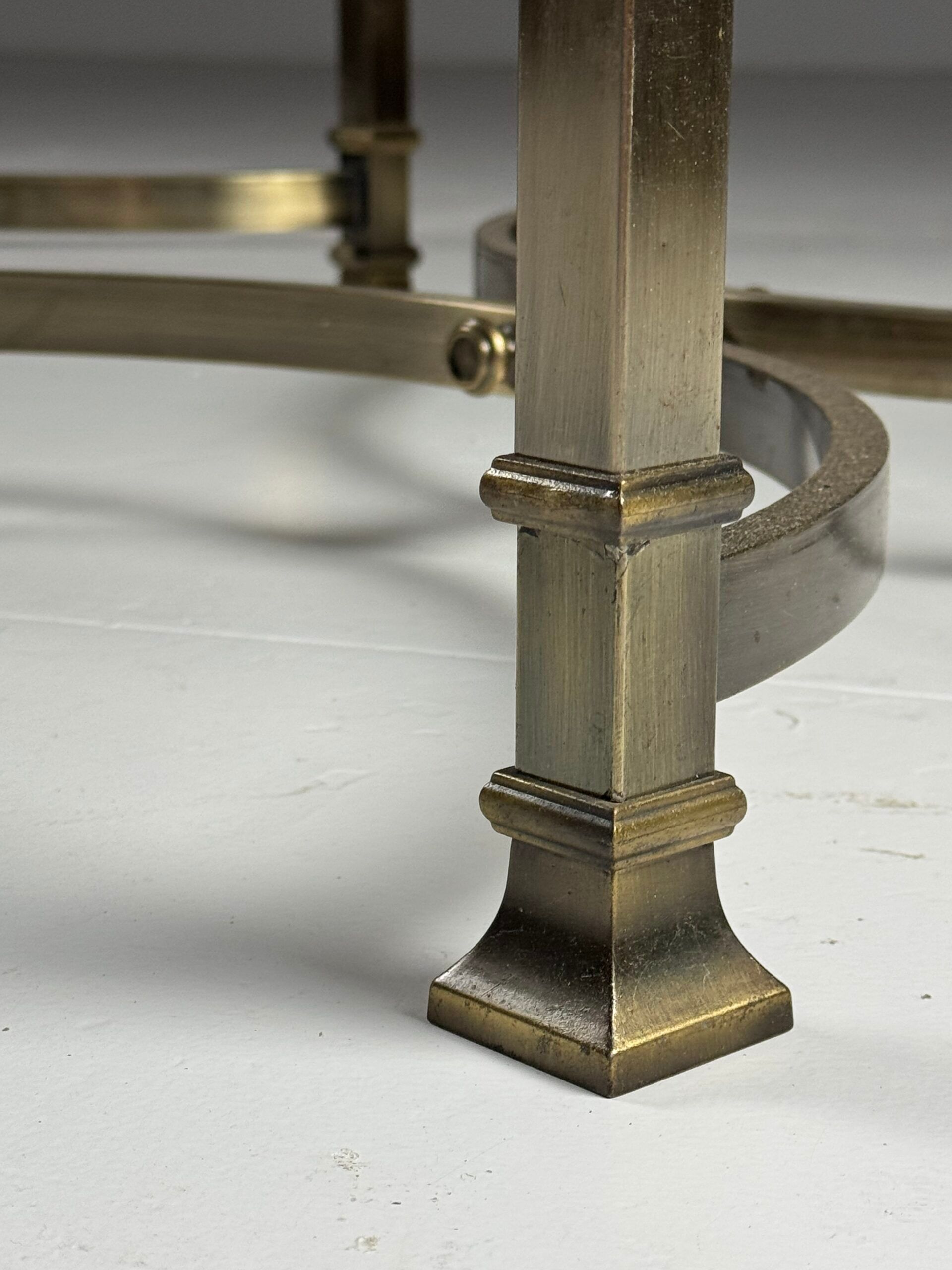 Ensemble de 2 tables d'appoint en métal vintage