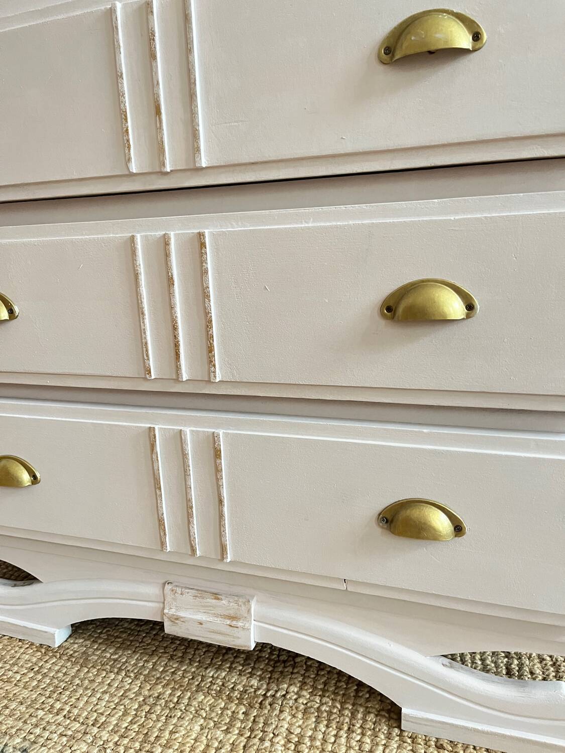 Mustache feet chest of drawers