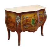 Commode style Louis XV à décors laqués