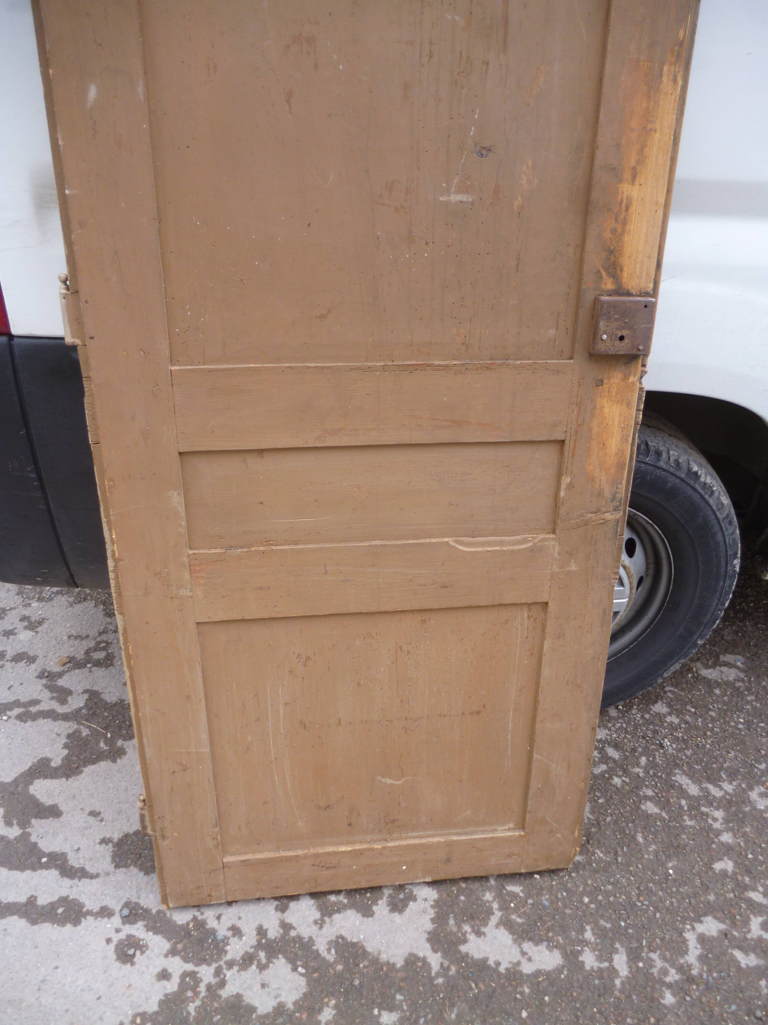 Old door beige patina