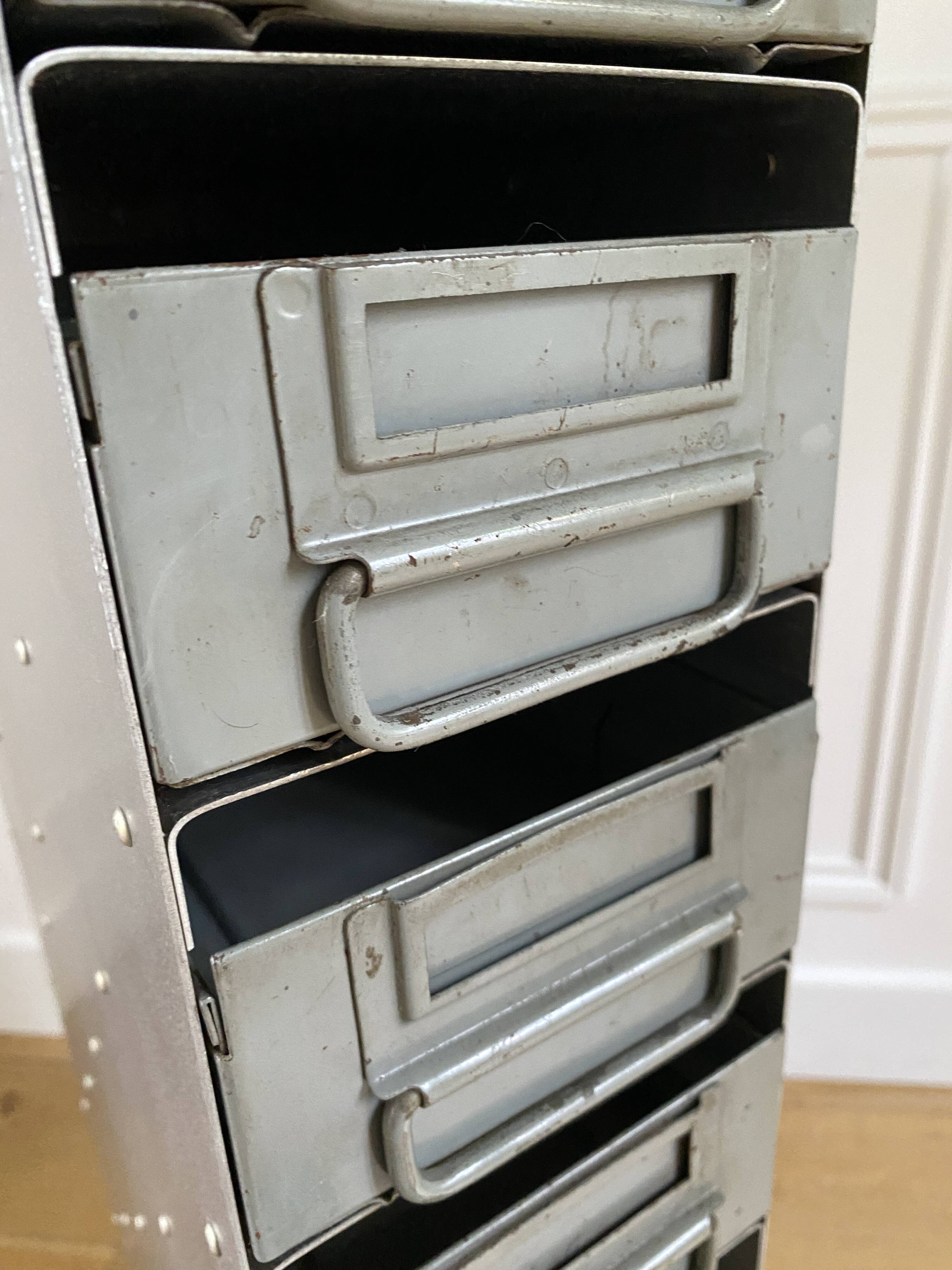 Meuble d'atelier en métal pour outils visserie 8 tiroirs vintage