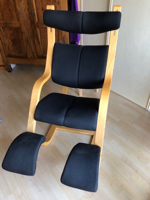 Armchair model "gravity balans", design Peter Opsvik, published by Stokke