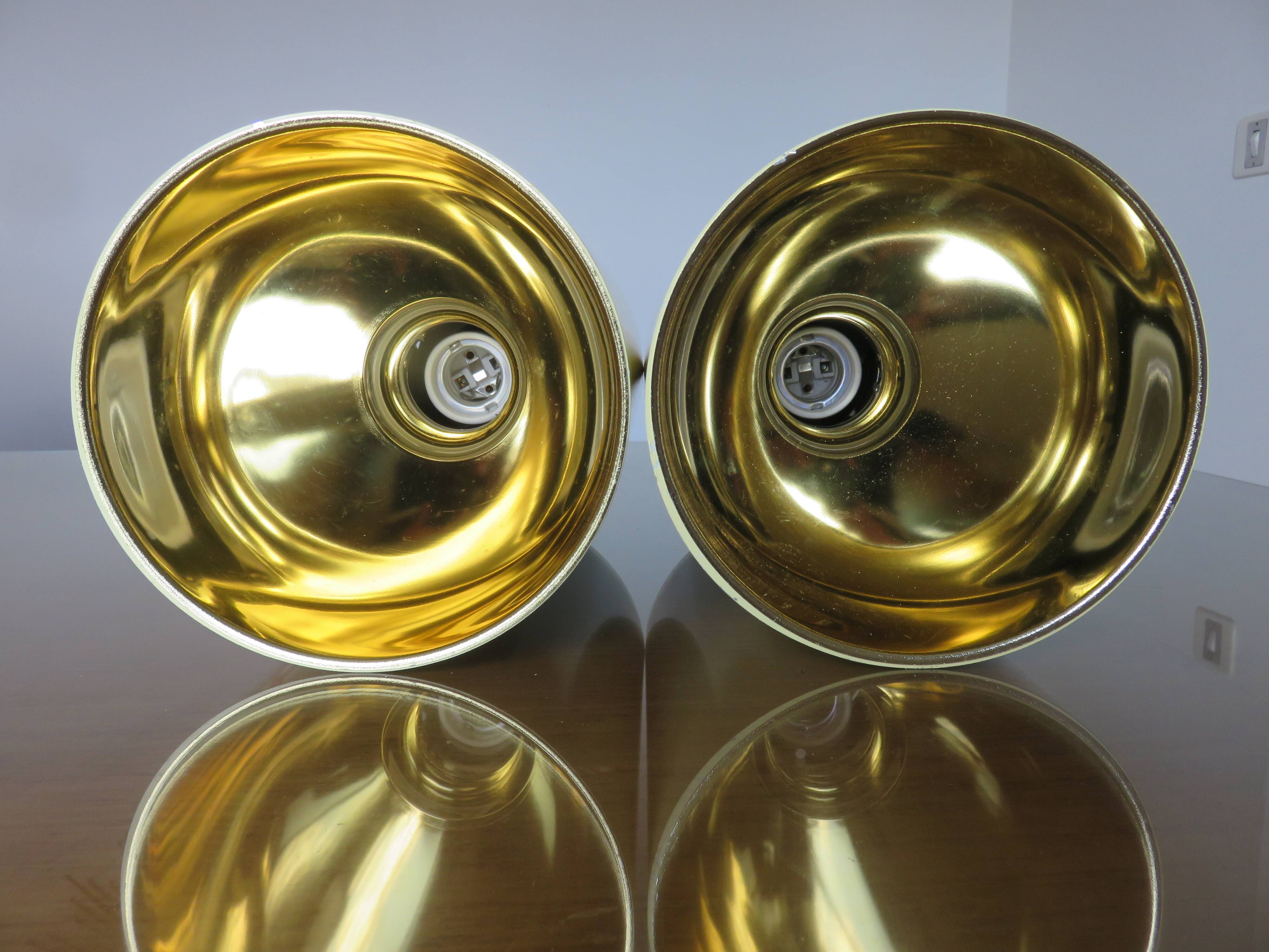Paire de plafonniers " tuyau " en métal laqué jaune pâle années 80