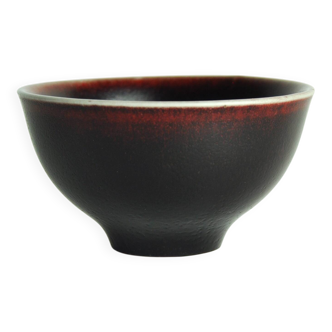 Bowl with oxblood glaze by Gerd Bøgelund for Royal Copenhagen, Denmark