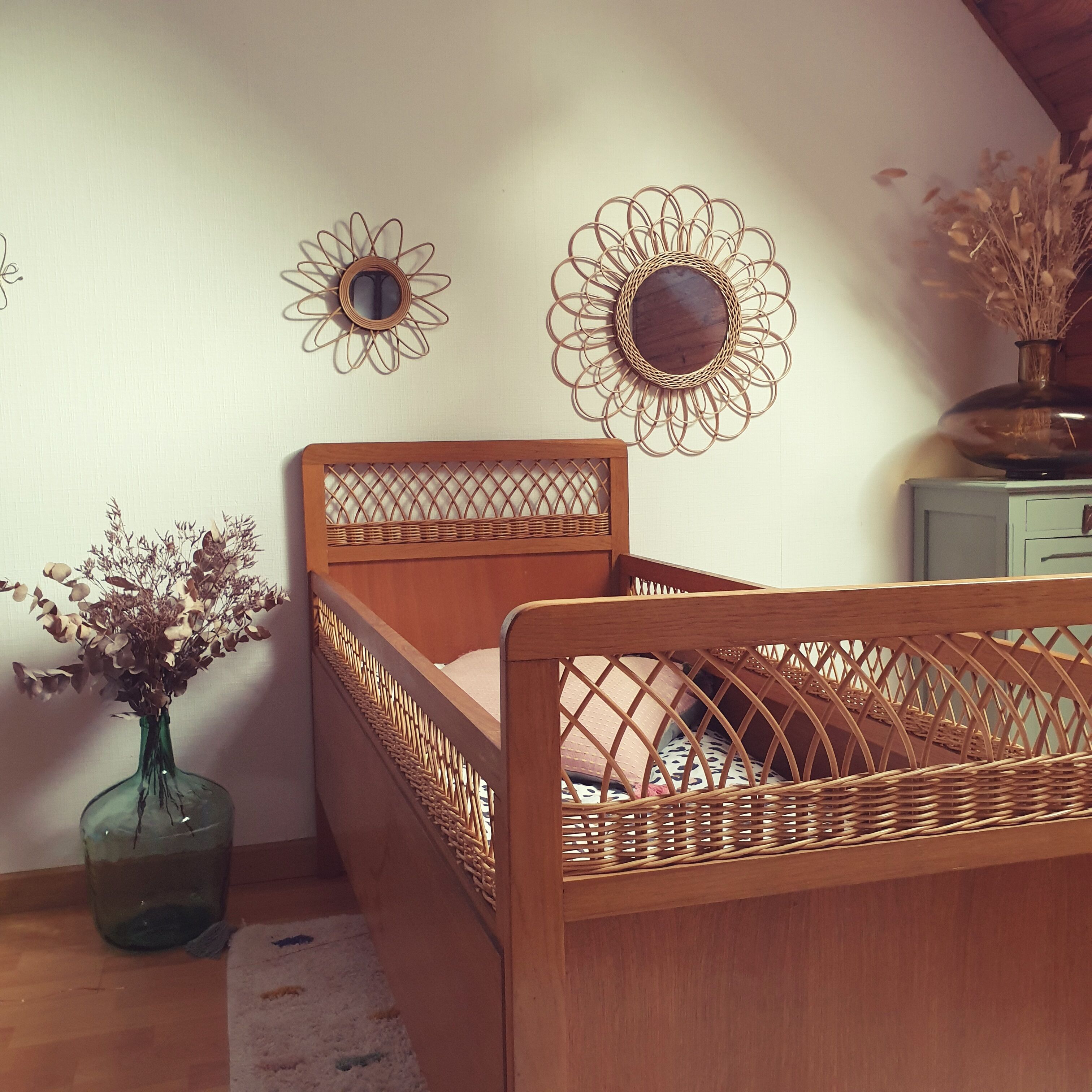 Lit enfant rotin vintage