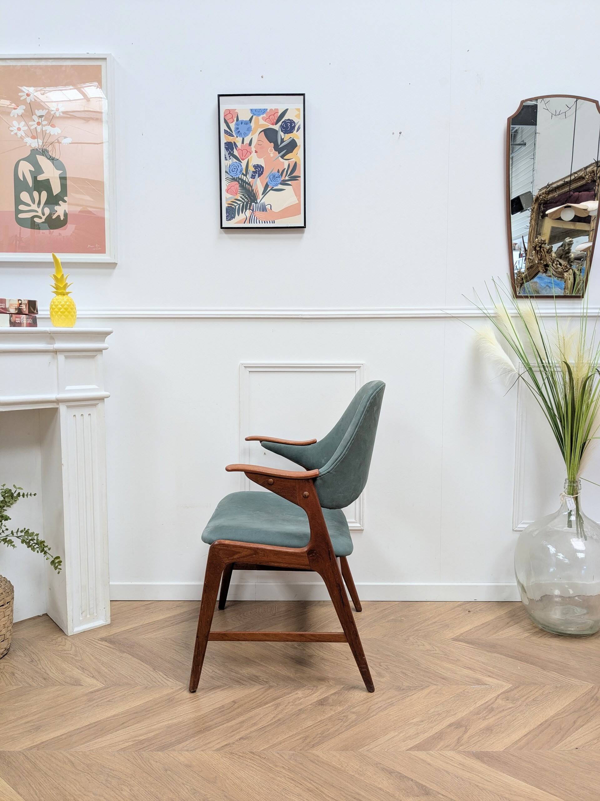 Danish chair with armrests
