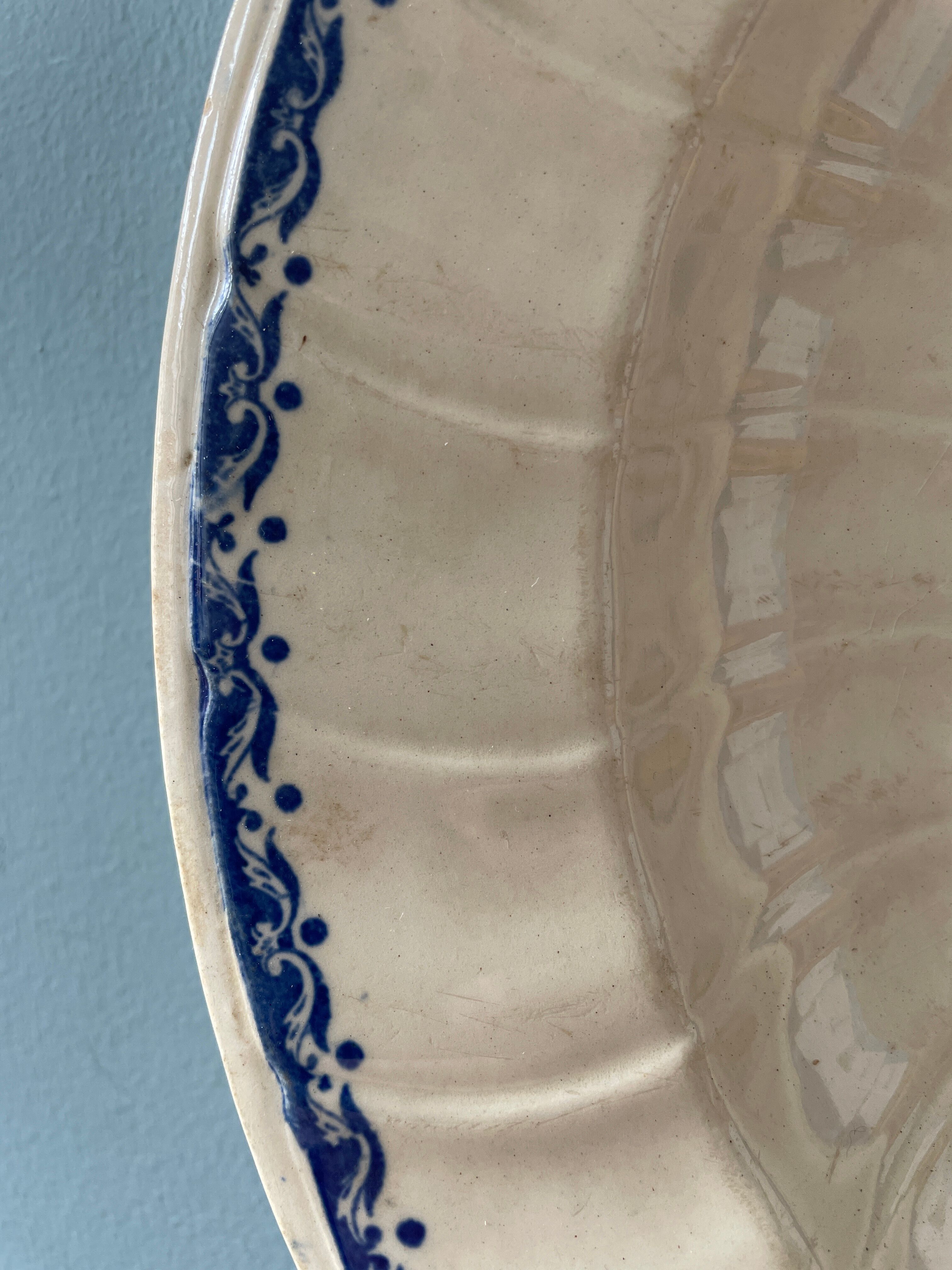 Round hollow dish nineteenth in gien earthenware