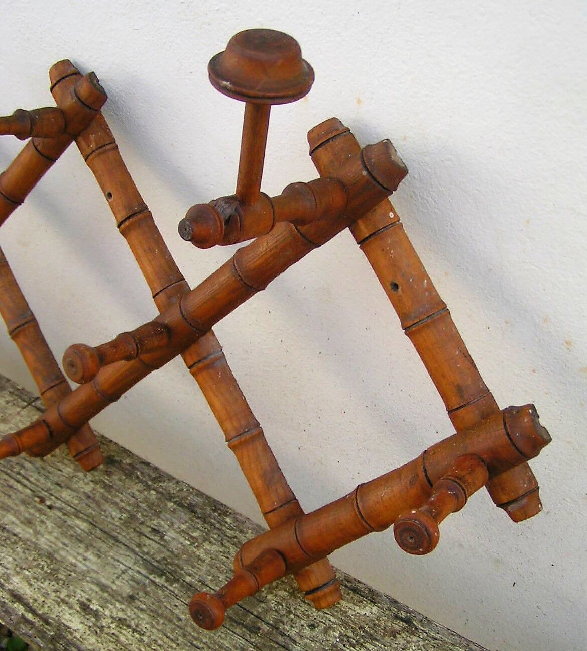 Bamboo accordion coat reck