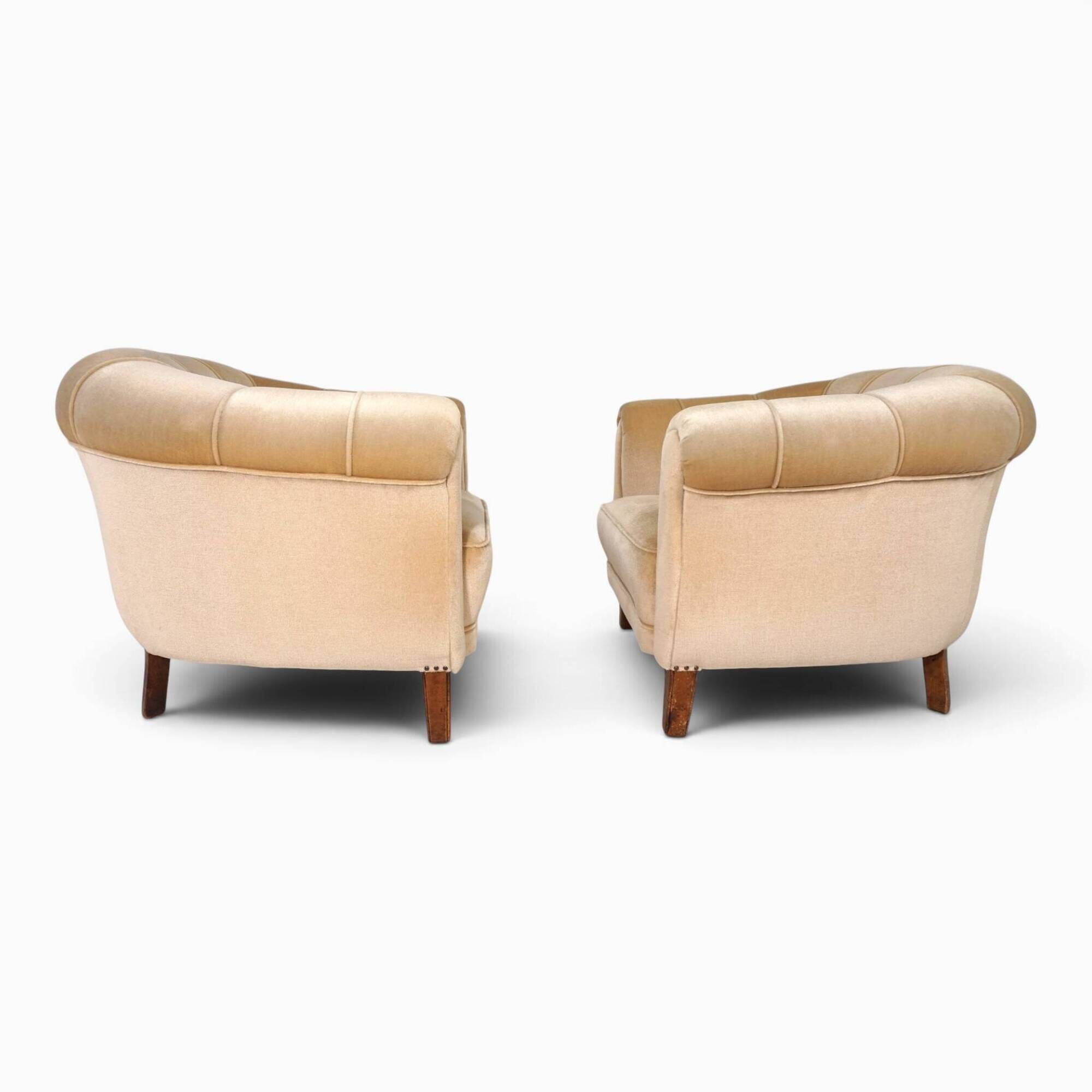 Pair of Art Deco club armchairs in champagne mohair, 1930.