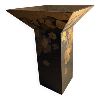 Antique Art Deco planter in cracked wood with gold highlights, Japan, 20th century.