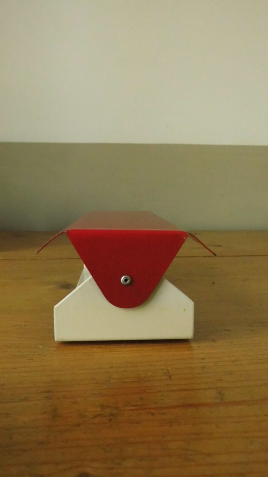 Wall lamp with red swivel shutter