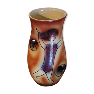 vase avec danseuses
