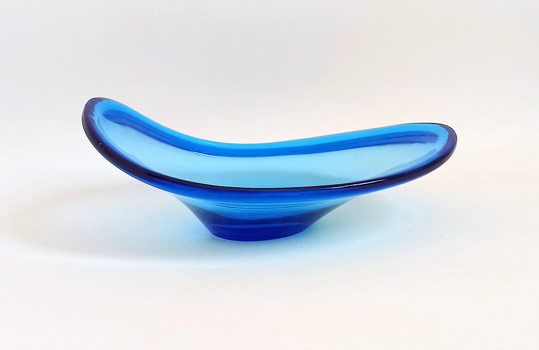 Empty pocket Lotta Petterson blue glass