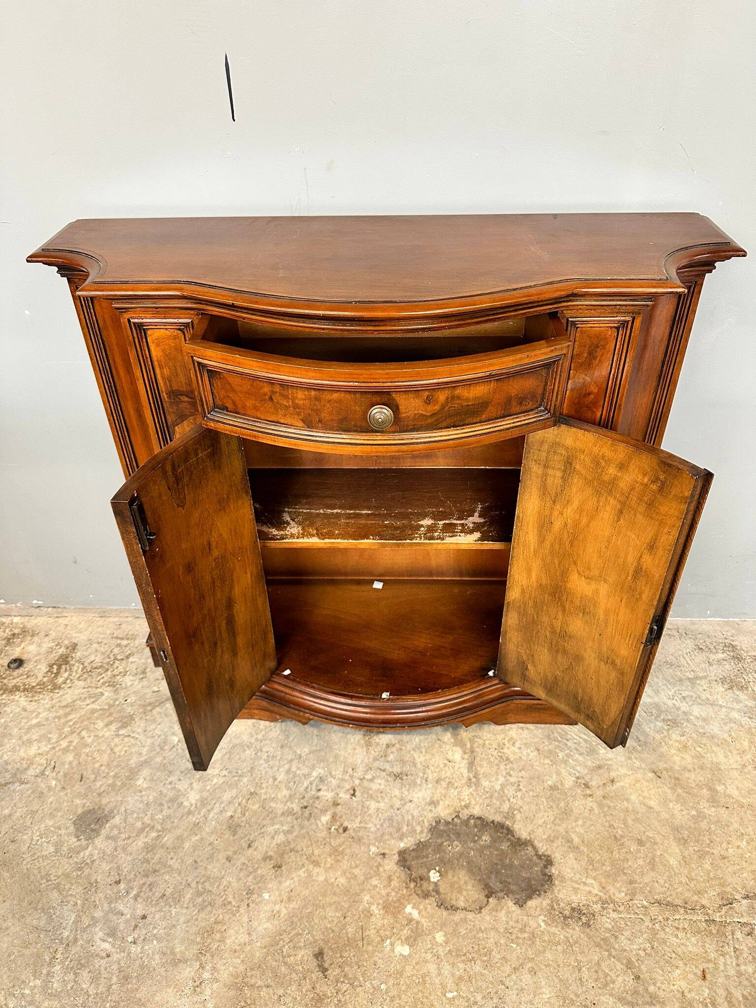 English style entrance furniture