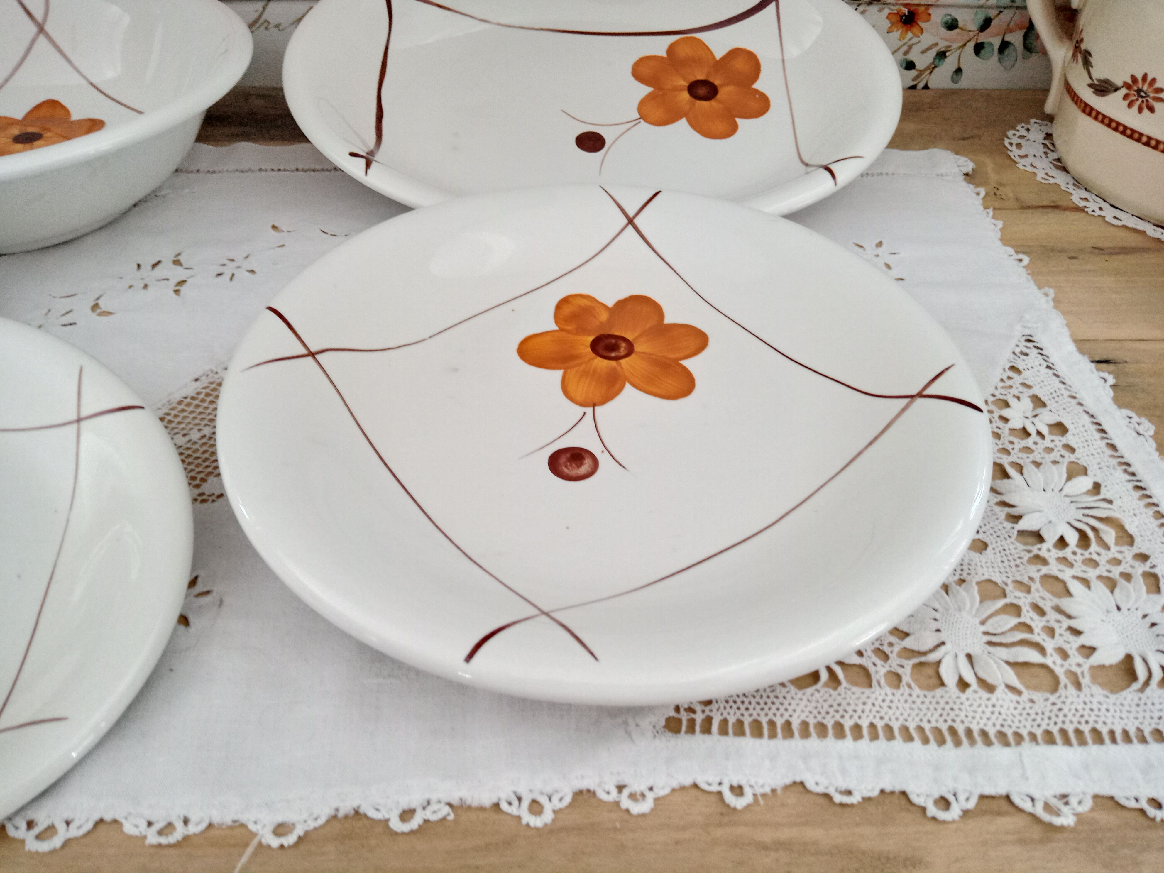 Set of vintage Italian dishes in ecru ceramic with daisy decoration "PRIMULA Made in Italy"