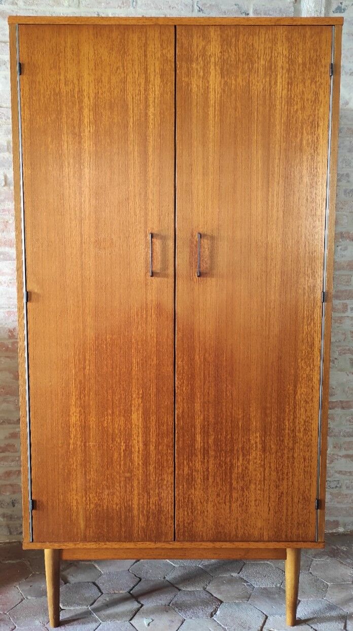 Armoire vintage