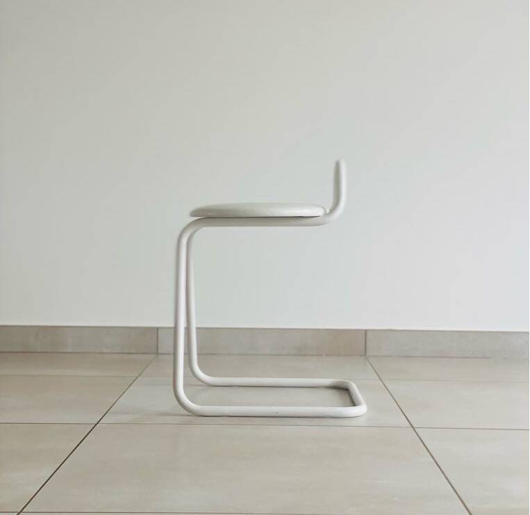 Tabouret blanc en metal et simili cuir