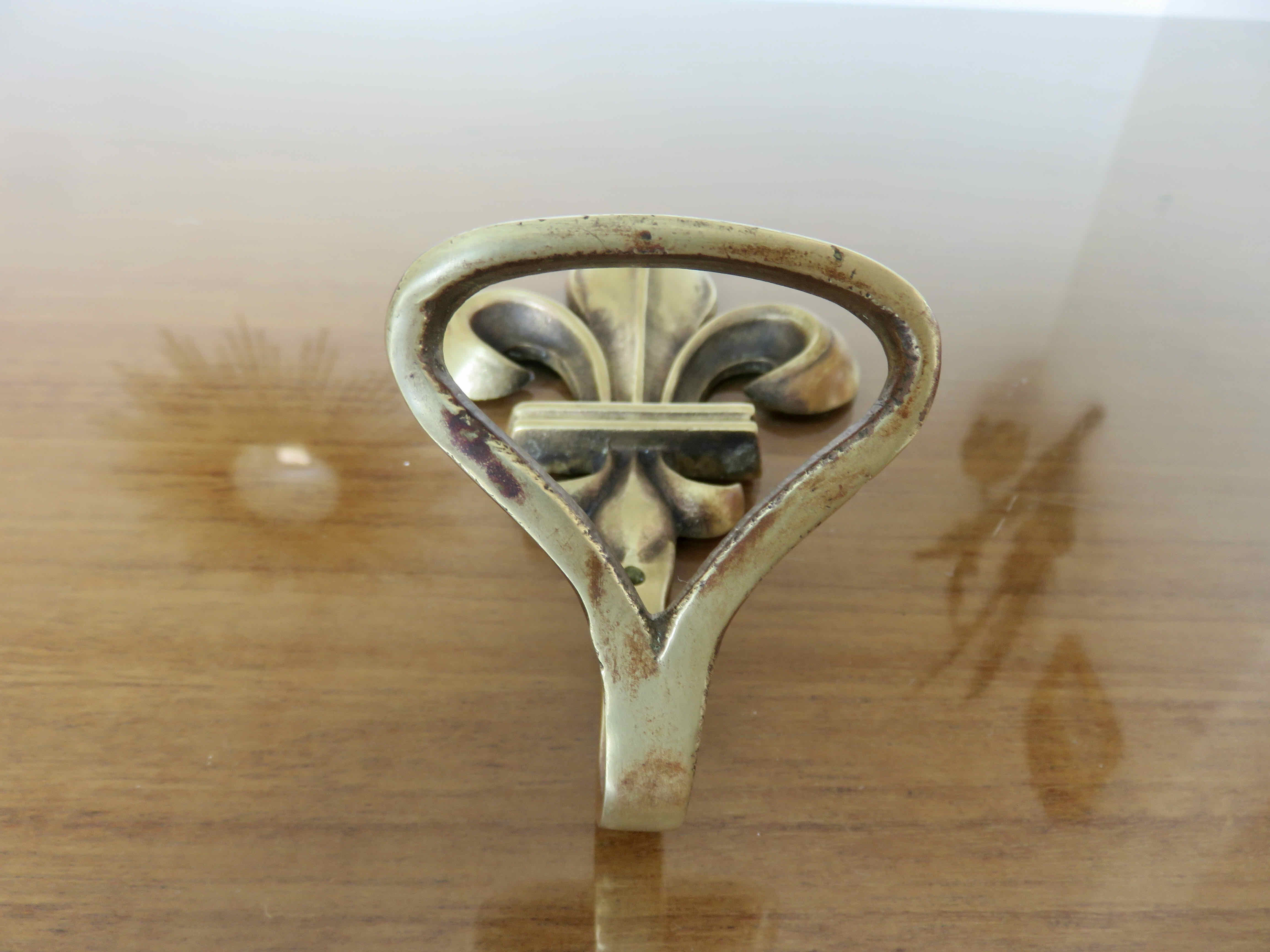 Wall hook fleur de lys bronze 20s 30s